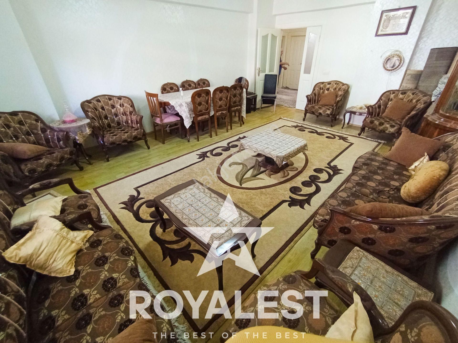 Royalest'ten Karataş Merkez'de Tramvay Yakını Geniş 3+1 - Görsel 2