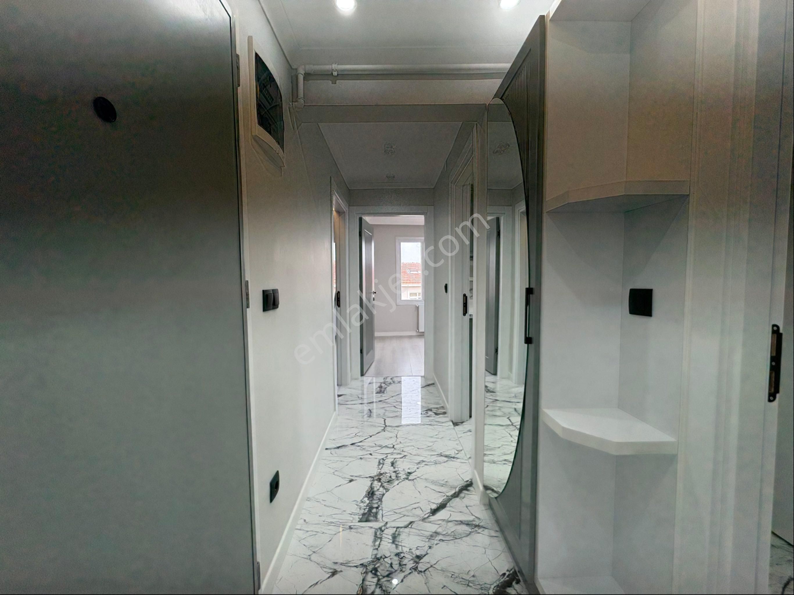 Oben'den Galipbey Cad. Üzeri Altıntepe Kızılaya Yakın 2+1 70 M² - Görsel 31