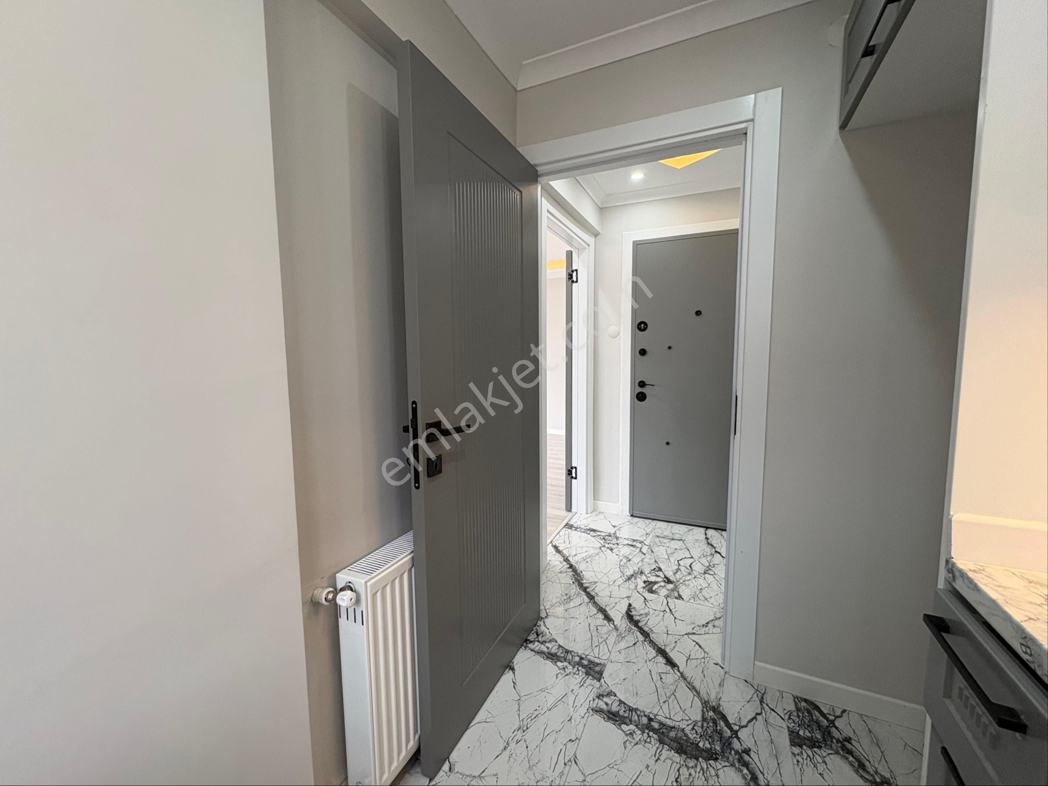 Oben'den Galipbey Cad. Üzeri Altıntepe Kızılaya Yakın 2+1 70 M² - Görsel 14