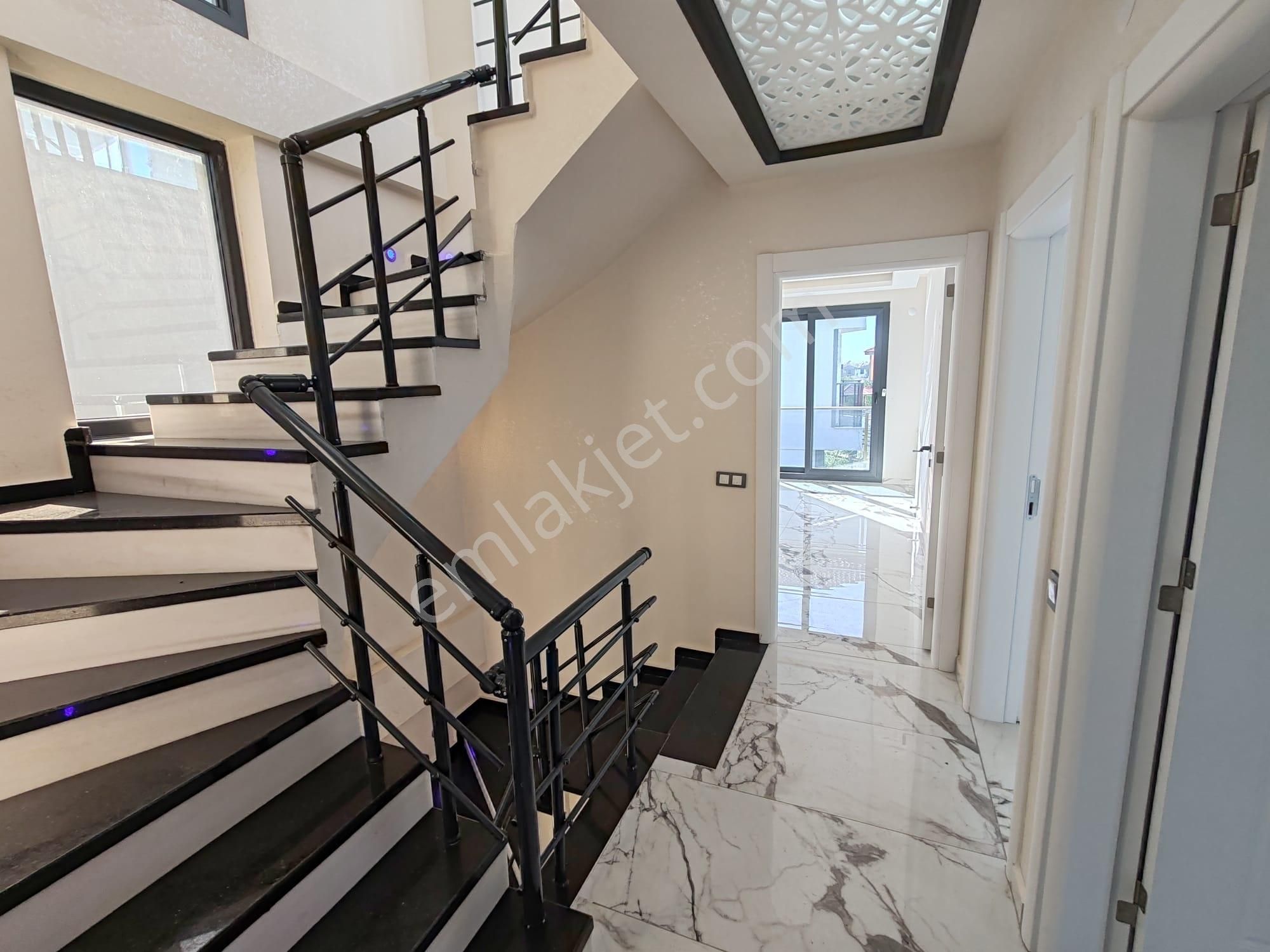 Didim'de 4+1 Müstakil Köşe Villa | 180m² | Ayrı Mutfak - Görsel 28