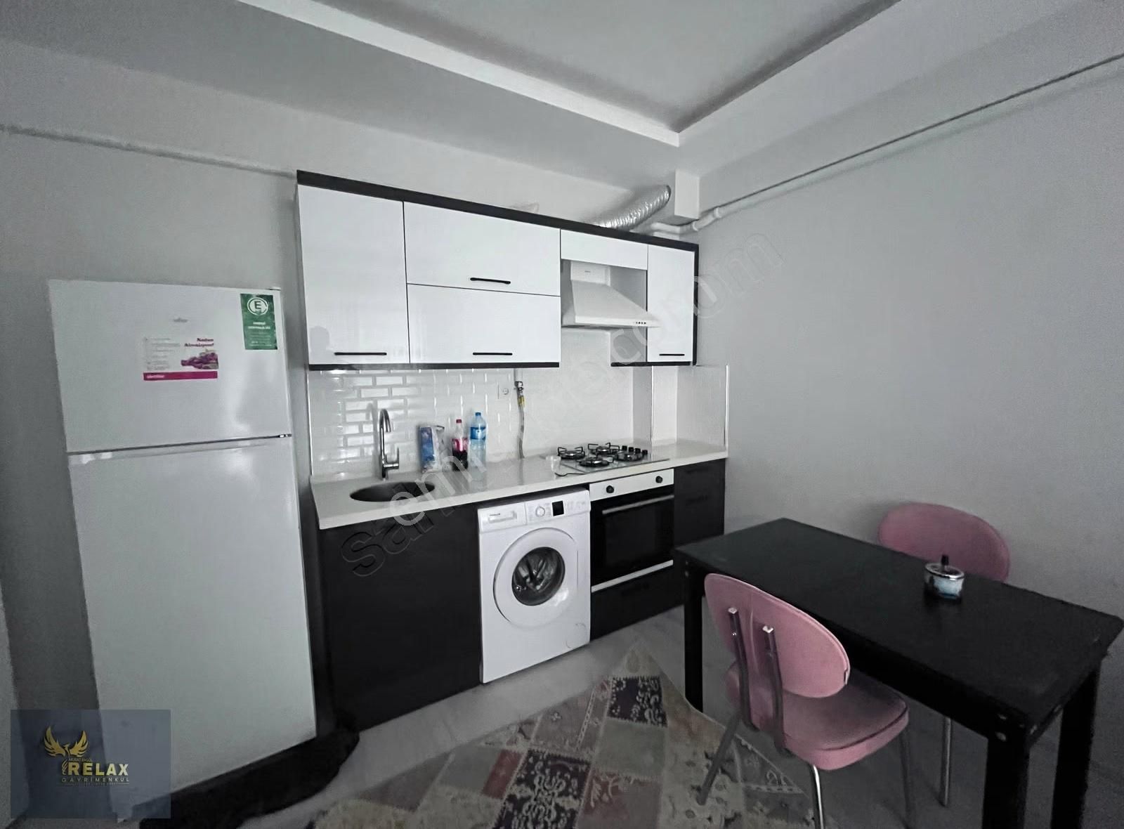 Yeni Mahallede Arakat Balkonlu 1+1 Eşyalı Daire - Görsel 12