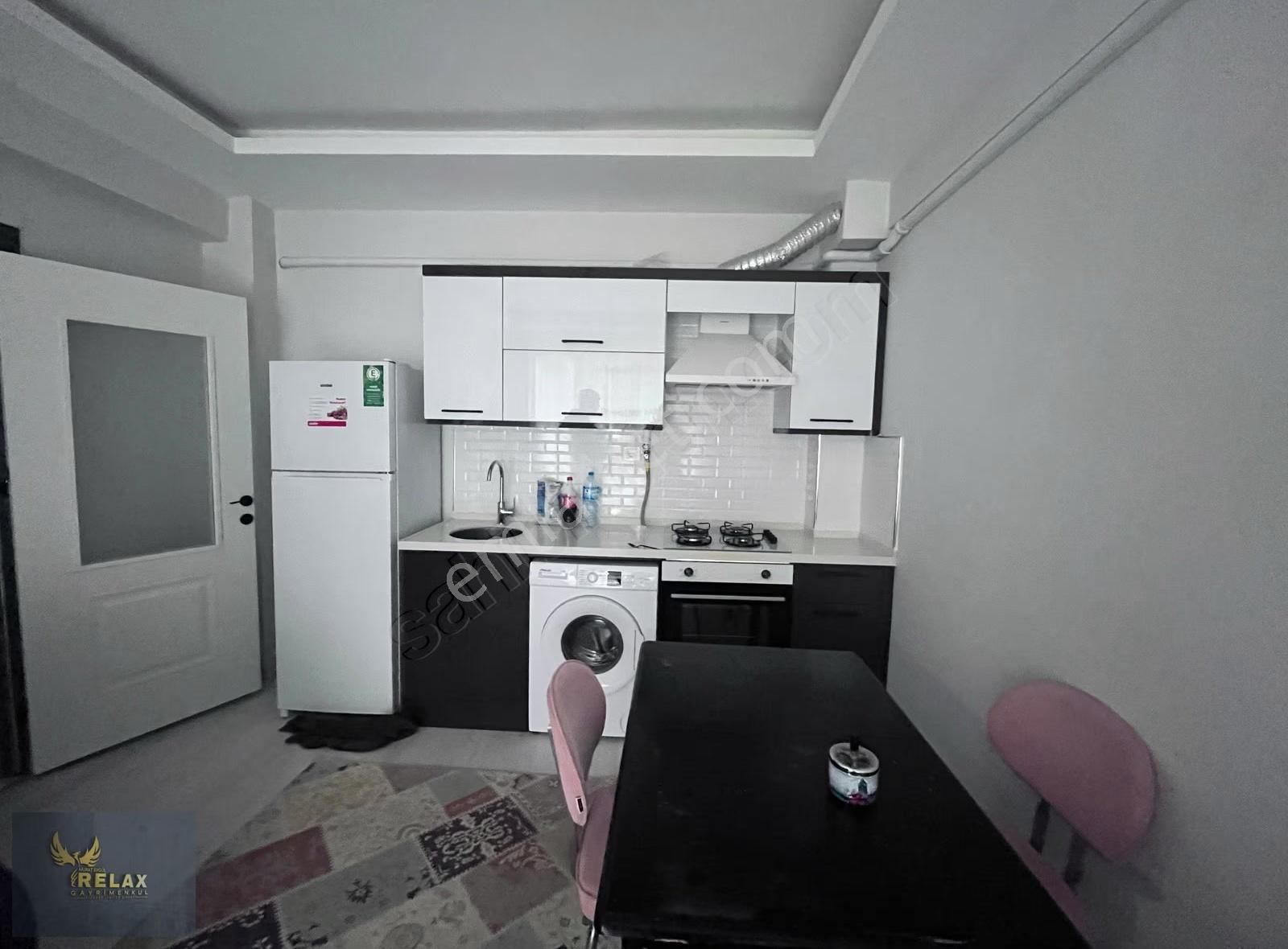 Yeni Mahallede Arakat Balkonlu 1+1 Eşyalı Daire