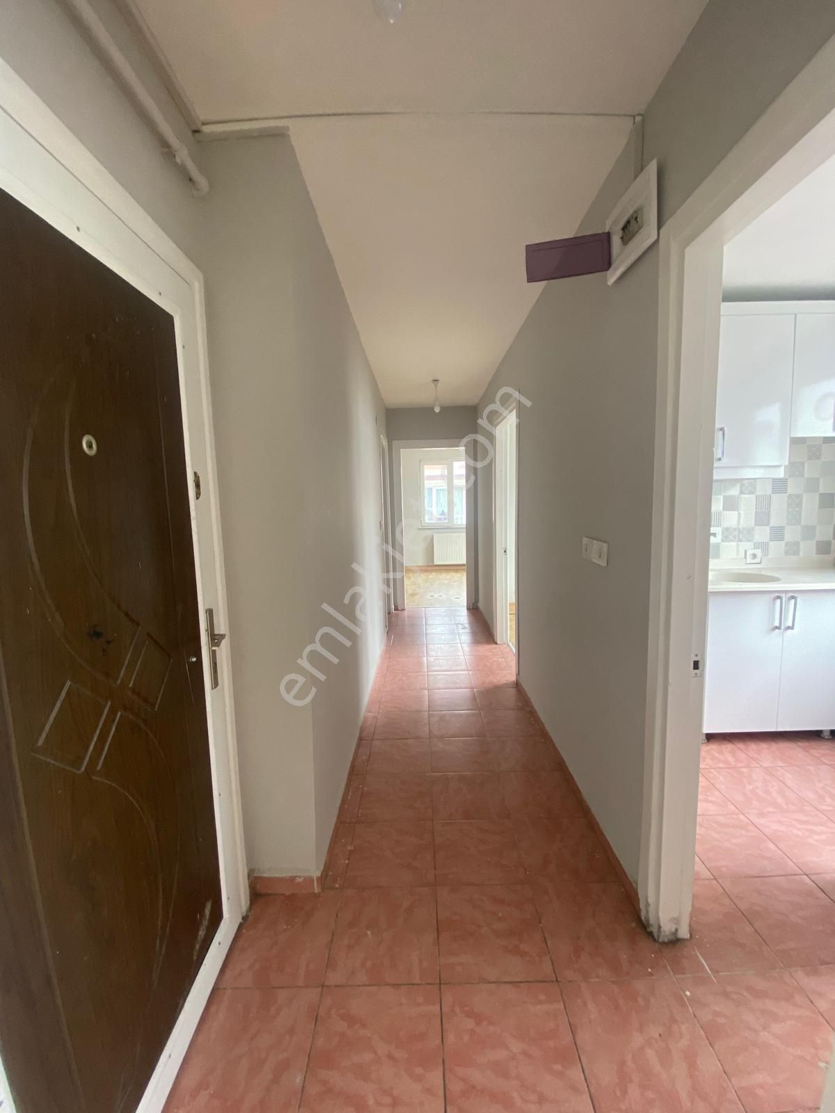 Osmangazi Mahallesinde Cadde Üzeri 2+1 Ara Kat!