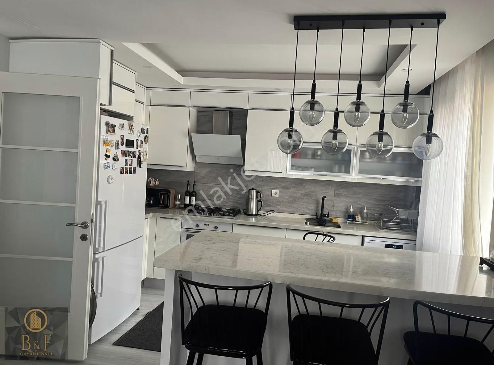 Cumhuriyet Mahallesinde 145m2 Satılık Dubleks