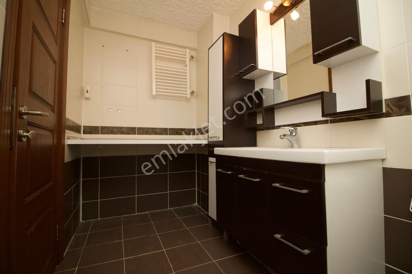 Poyraz'dan Kozyatağında Prestijli Binada Balkonlu 105 M2 Net 3+1 - Görsel 17