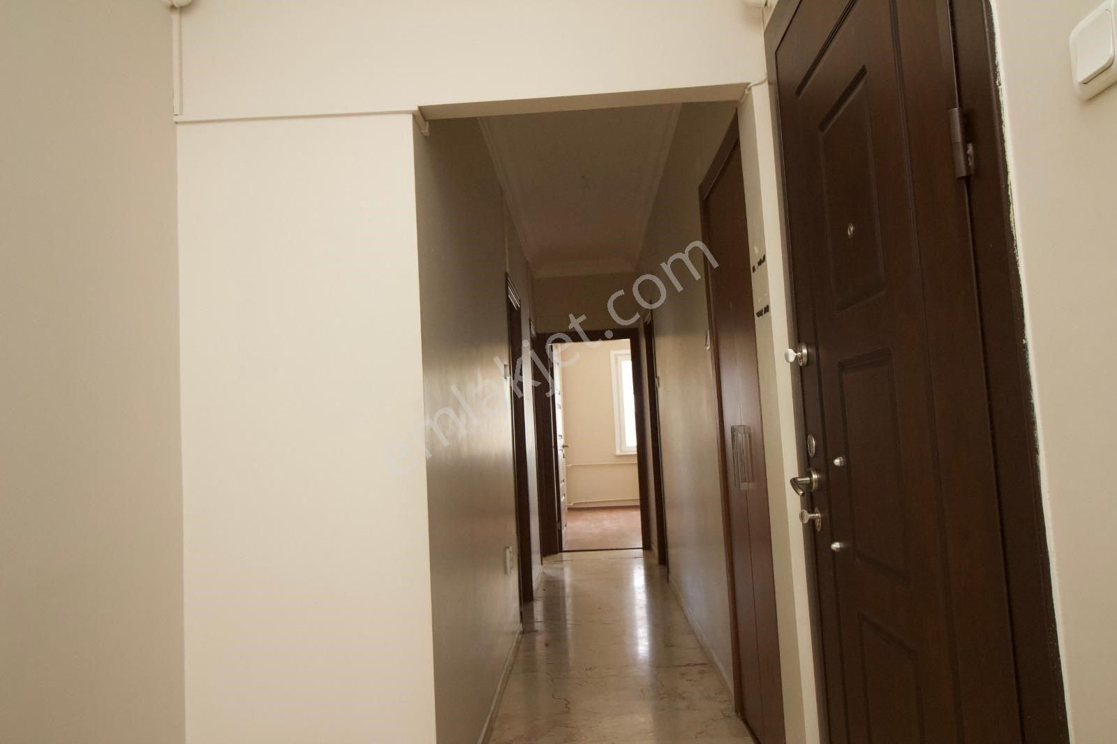 Poyraz'dan Kozyatağında Prestijli Binada Balkonlu 105 M2 Net 3+1 - Görsel 16