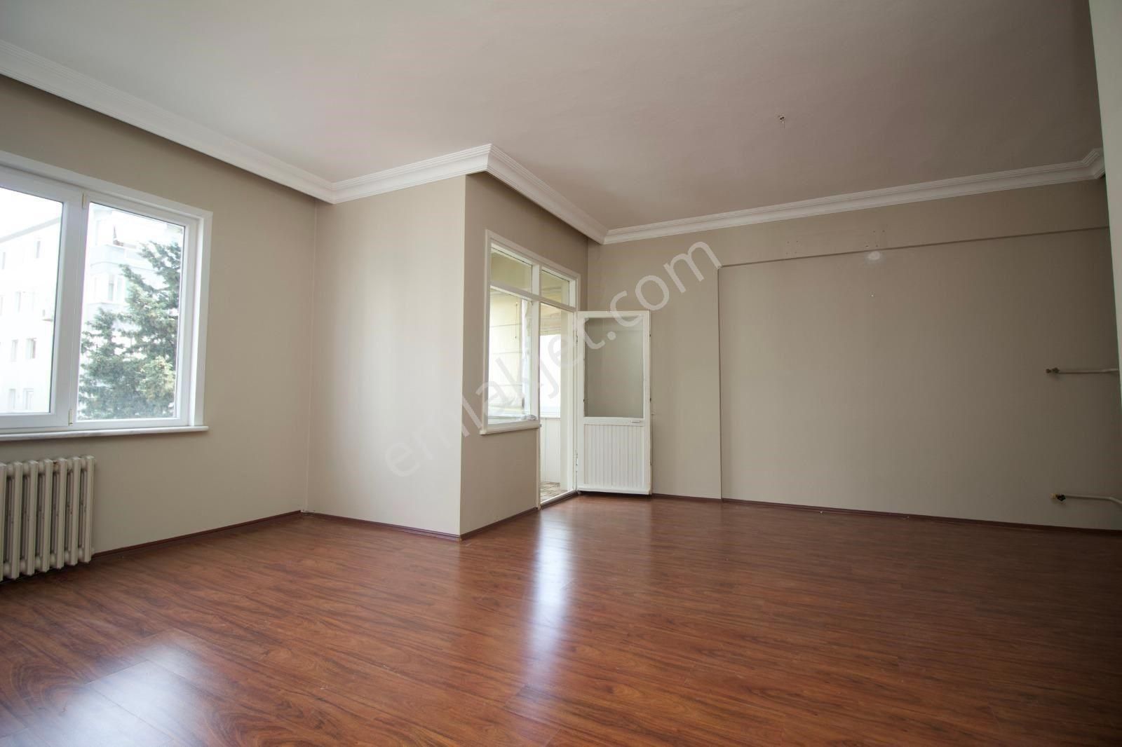 Poyraz'dan Kozyatağında Prestijli Binada Balkonlu 105 M2 Net 3+1 - Görsel 3