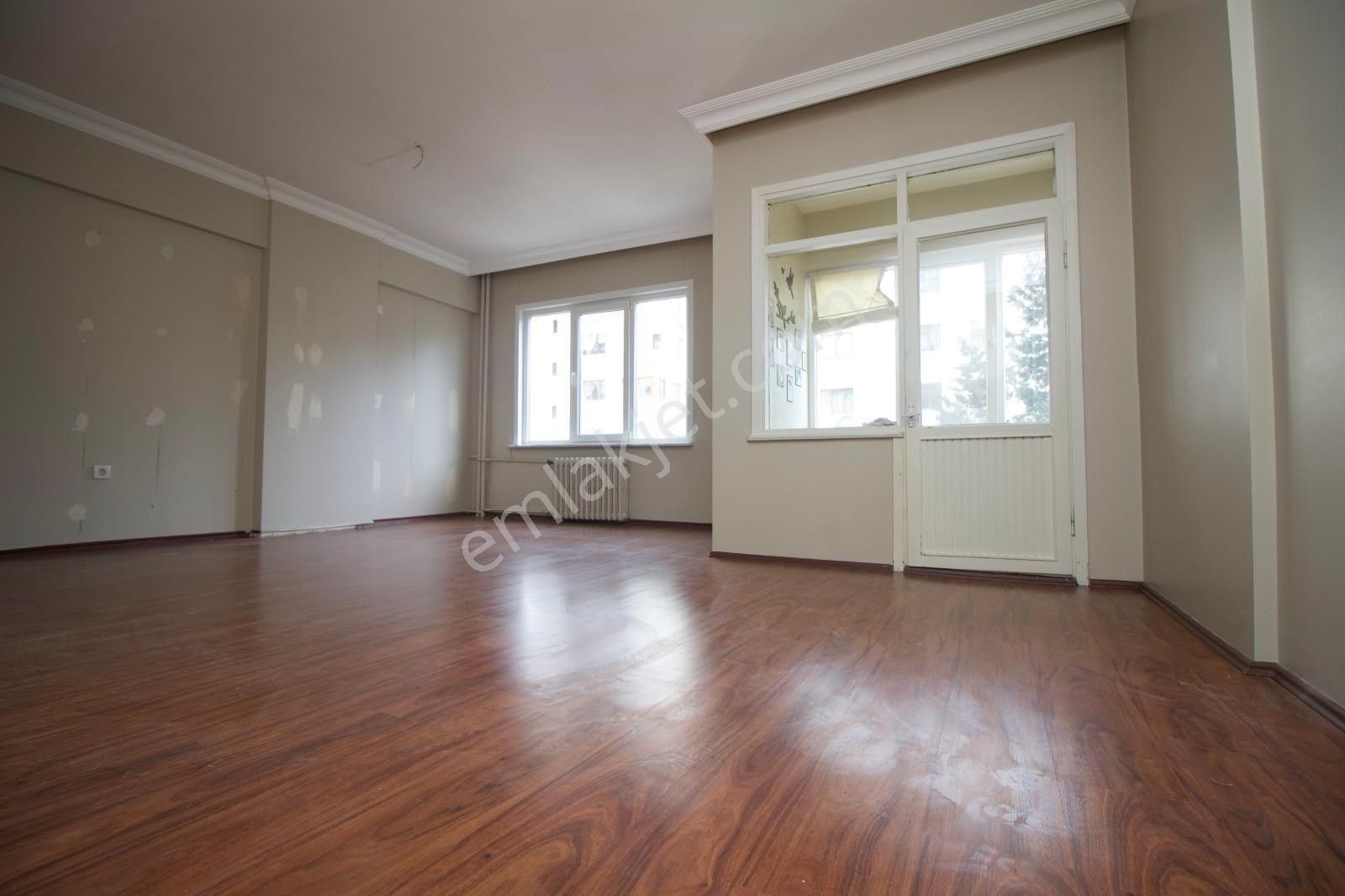 Poyraz'dan Kozyatağında Prestijli Binada Balkonlu 105 M2 Net 3+1 - Görsel 2