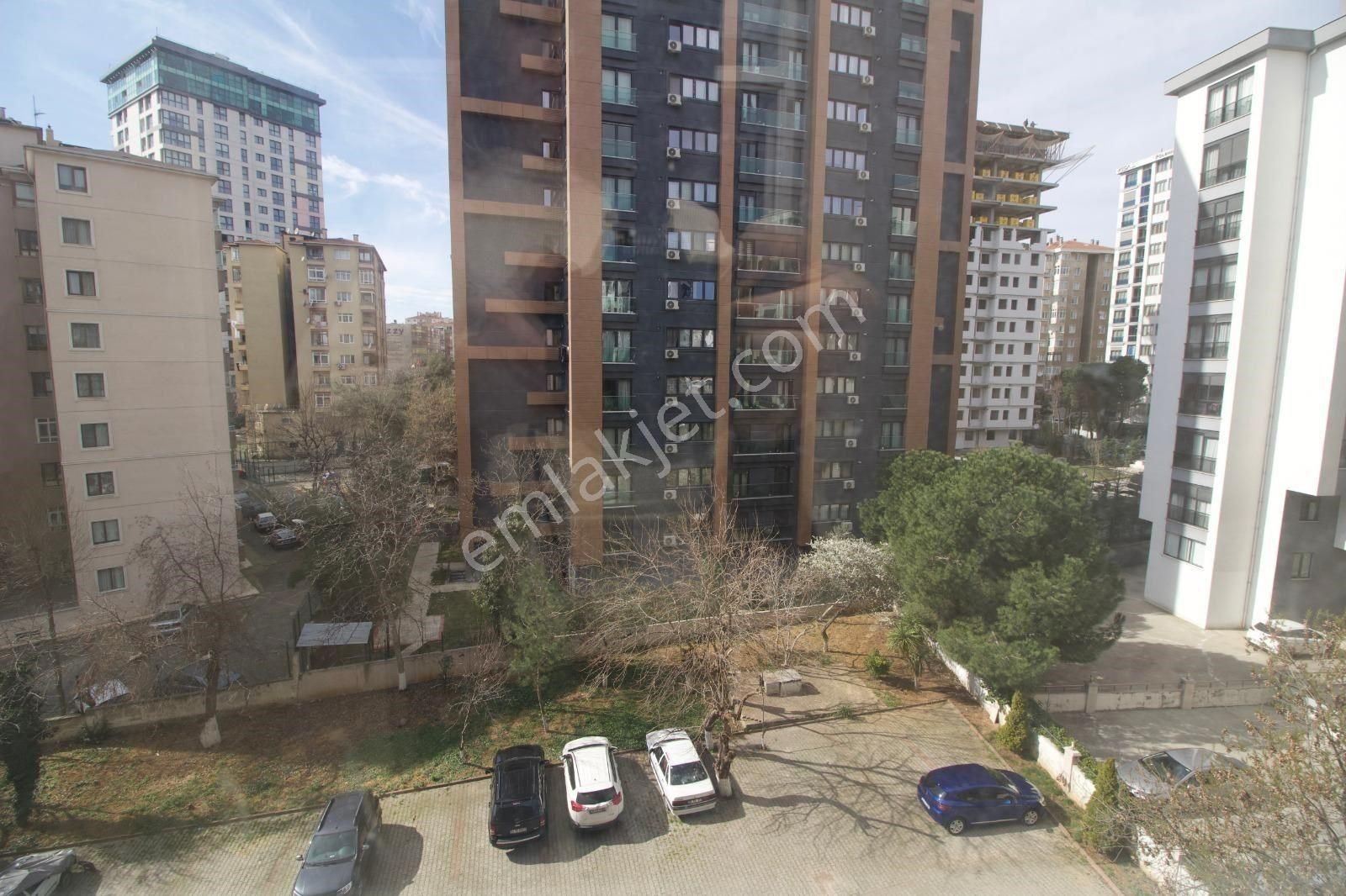 Poyraz'dan Kozyatağında Prestijli Binada Balkonlu 105 M2 Net 3+1 - Görsel 29