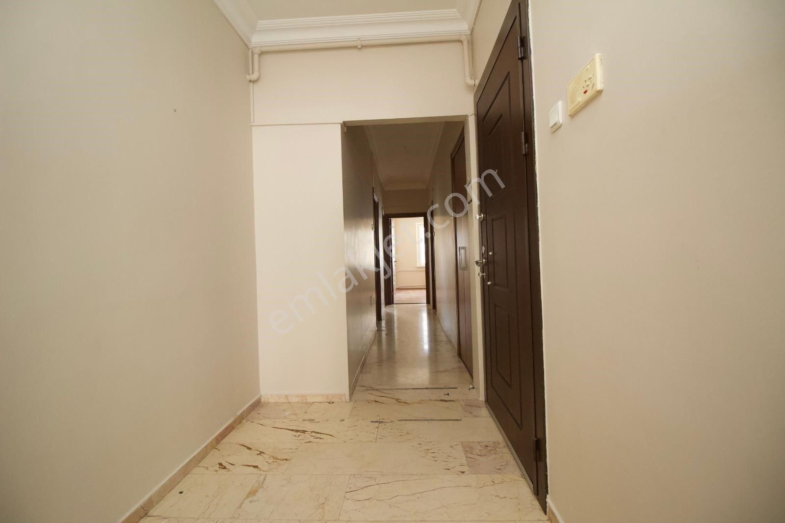 Poyraz'dan Kozyatağında Prestijli Binada Balkonlu 105 M2 Net 3+1 - Görsel 32