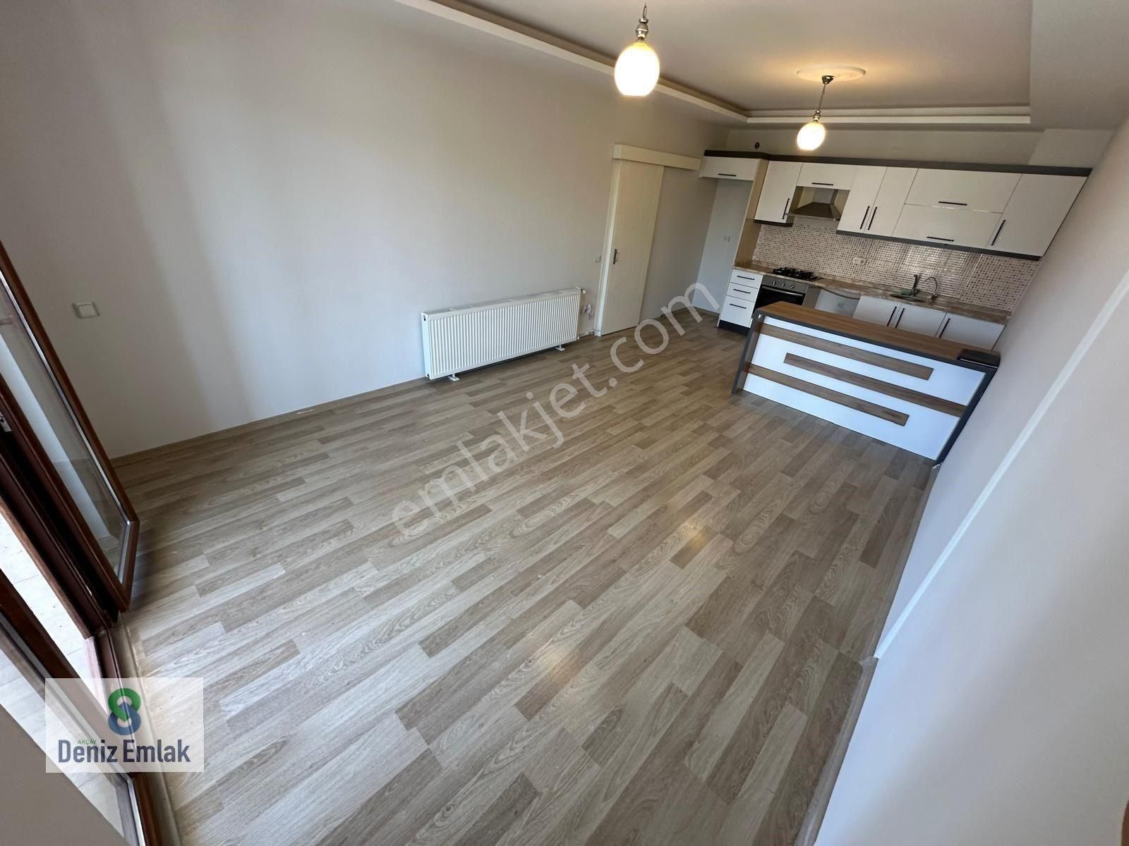 Denizden Akçayda Asansörlü Yeni Binada Geniş Satılık 1+1 Daire.