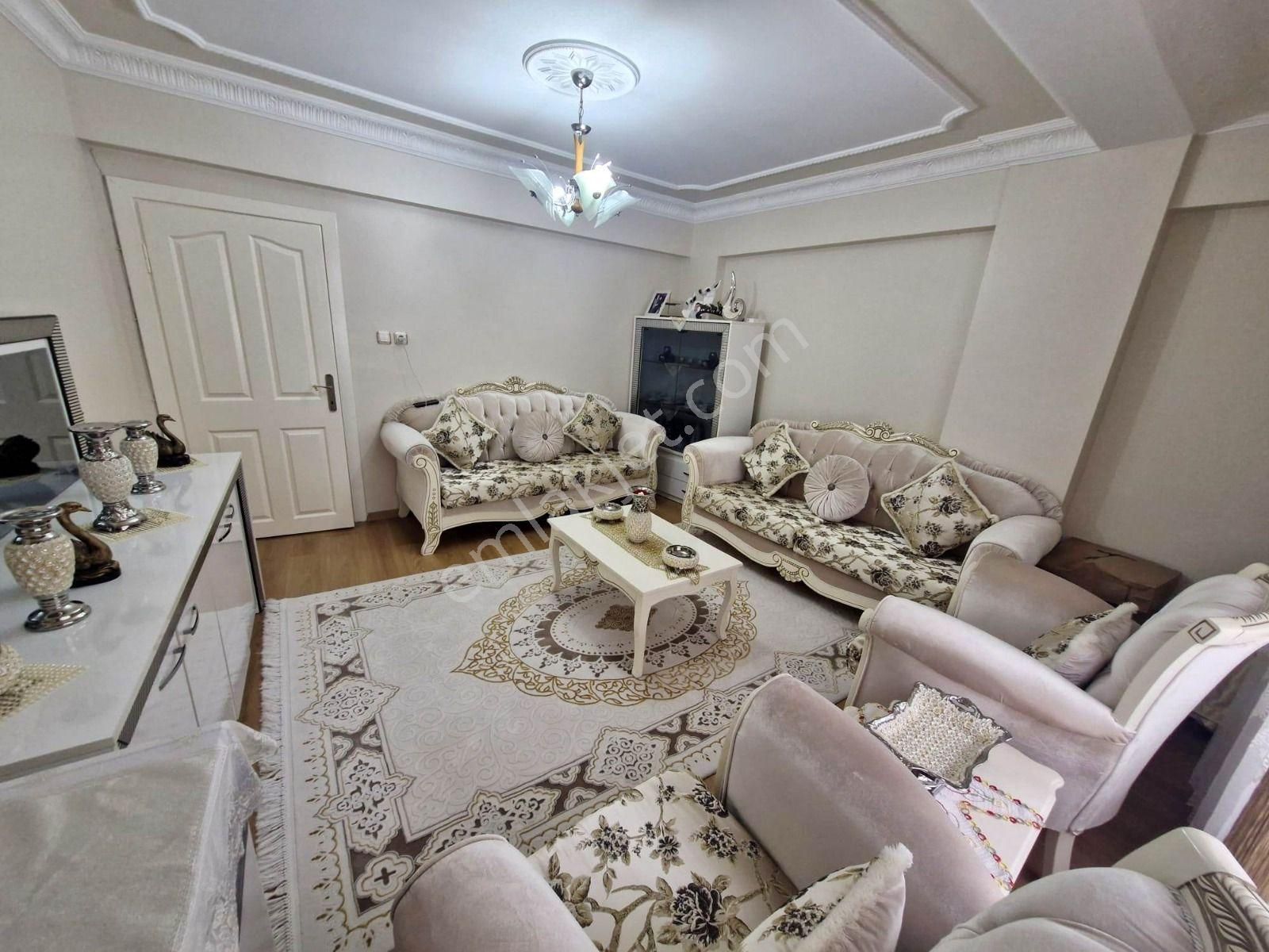 Yenibosna 3+1 2.kat Krediye Uygun Çok Genis Bir Daire - Görsel 2