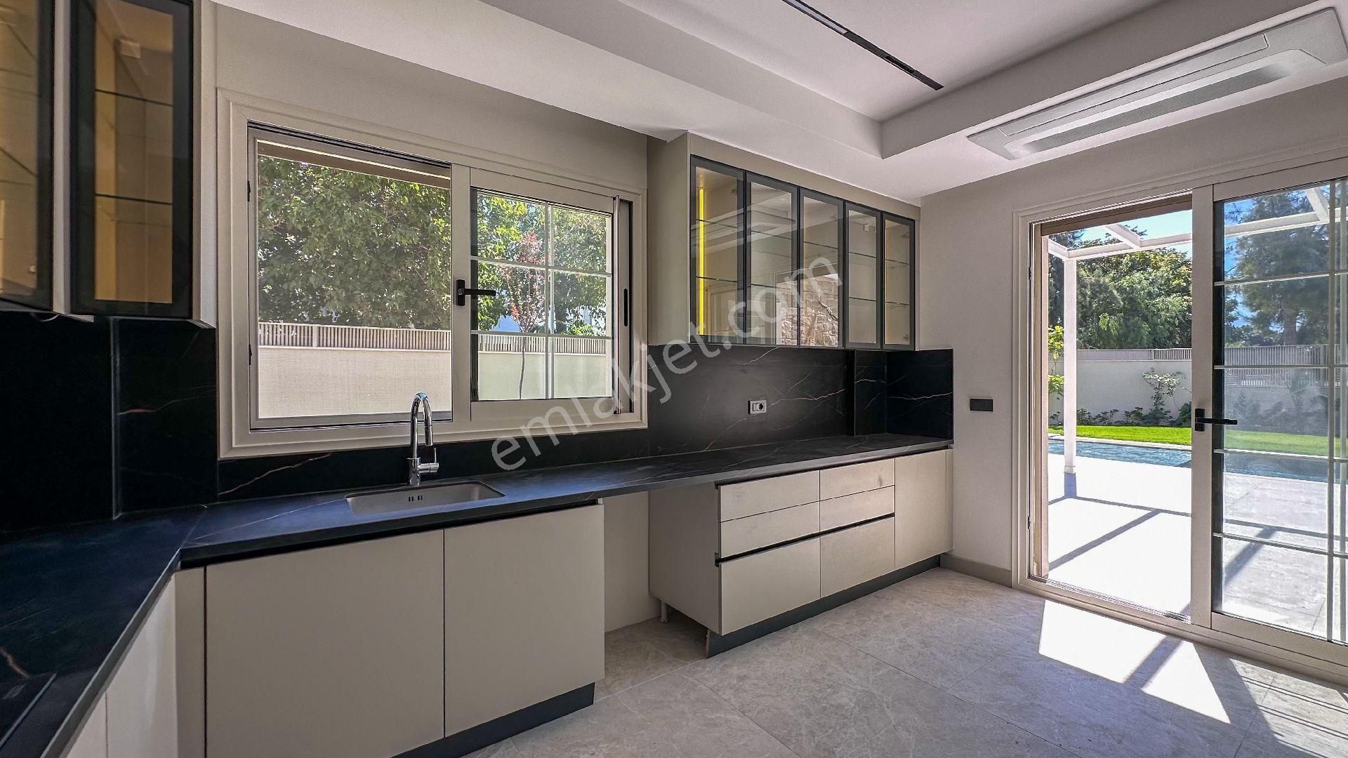 Denize 150 Metre | Yeni Yapı | Tek Müstakil | 4+1 | Özel Havuzlu - Görsel 16