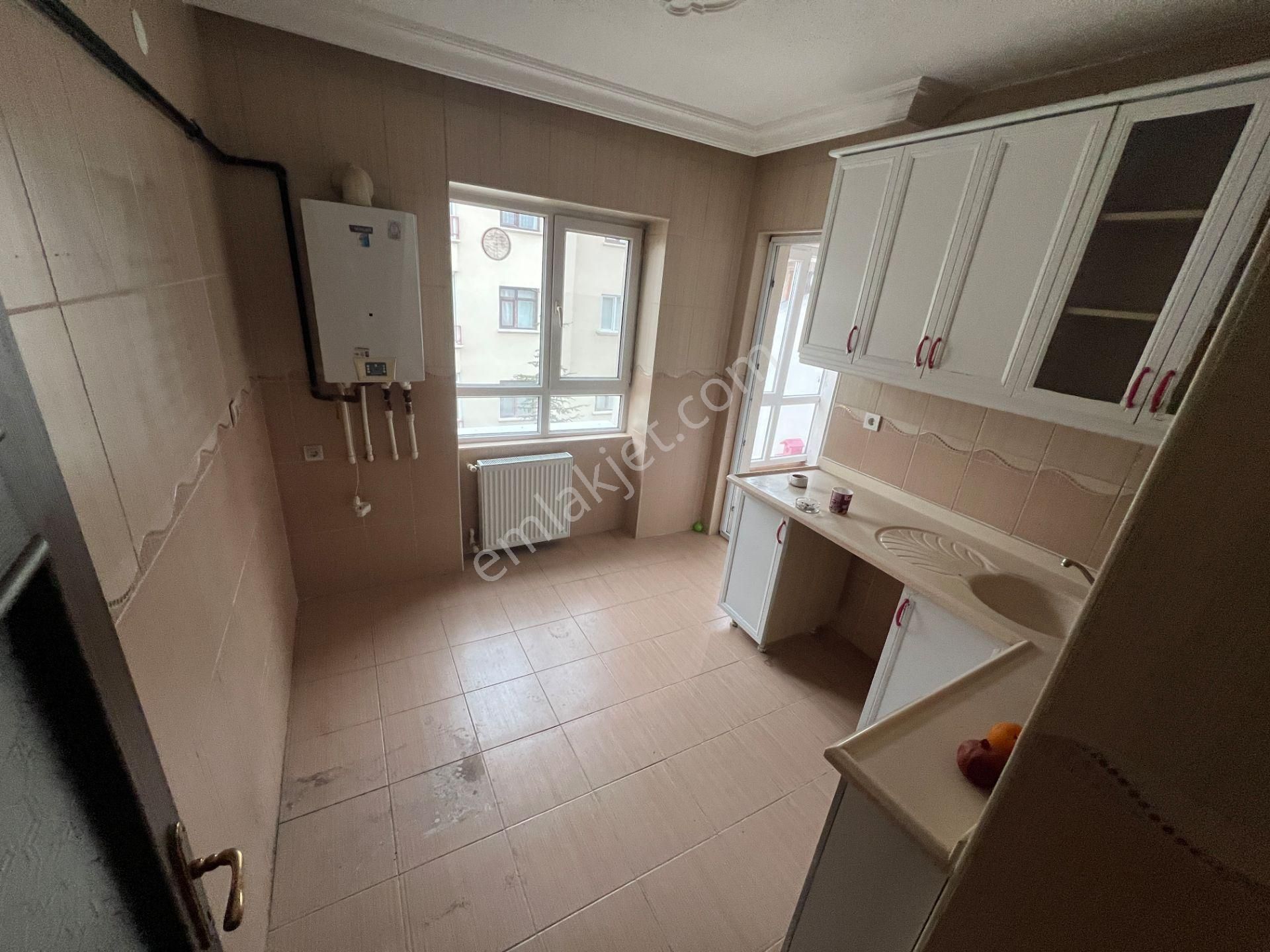 Sincan Akşemsettin Mah Asansorlu 3.arakat Kredı Lımitsiz Daire