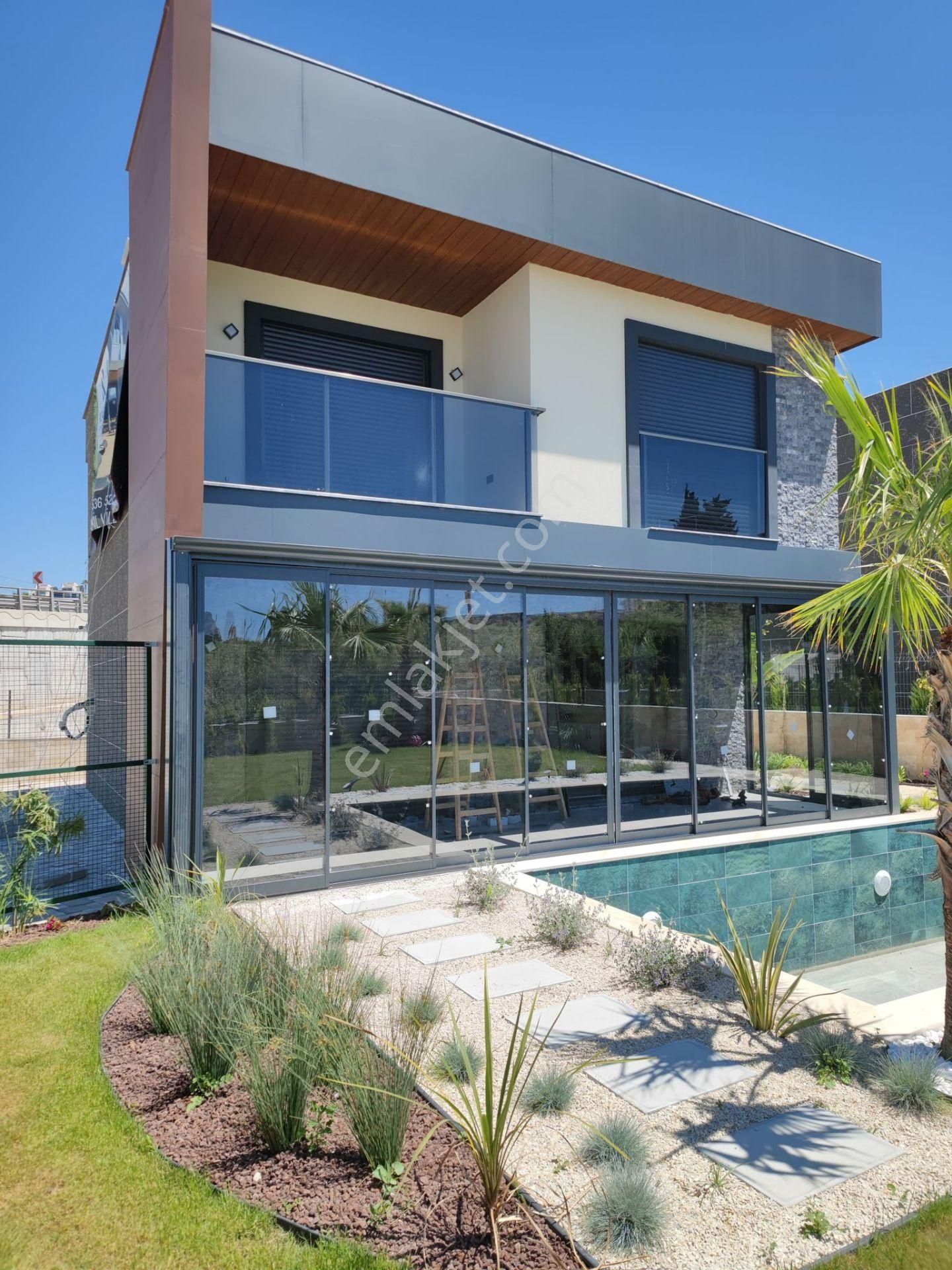 Kuşadası Avmler Bölgesinde 4+1 350m2 Arsa İçinde Özel Havuzlu Satılık Villa - Görsel 32