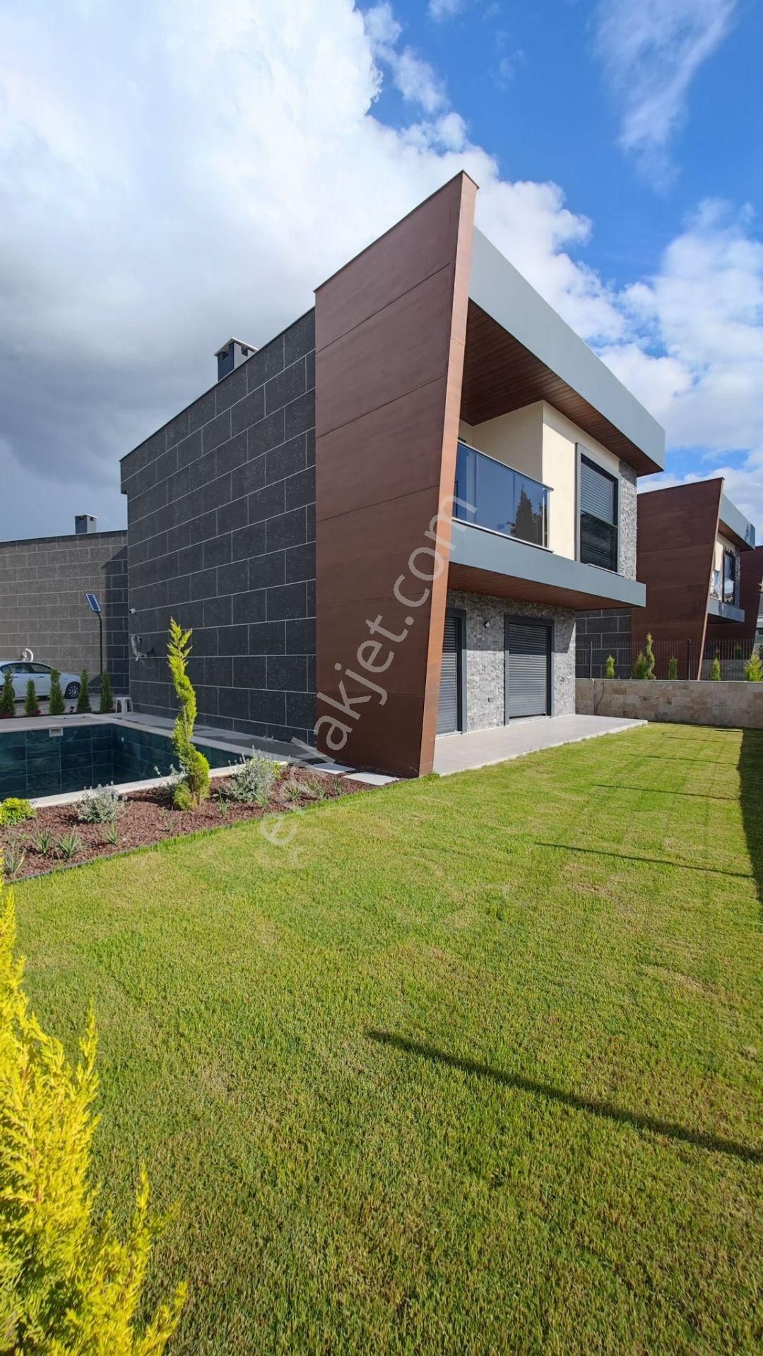 Kuşadası Avmler Bölgesinde 4+1 350m2 Arsa İçinde Özel Havuzlu Satılık Villa - Görsel 33