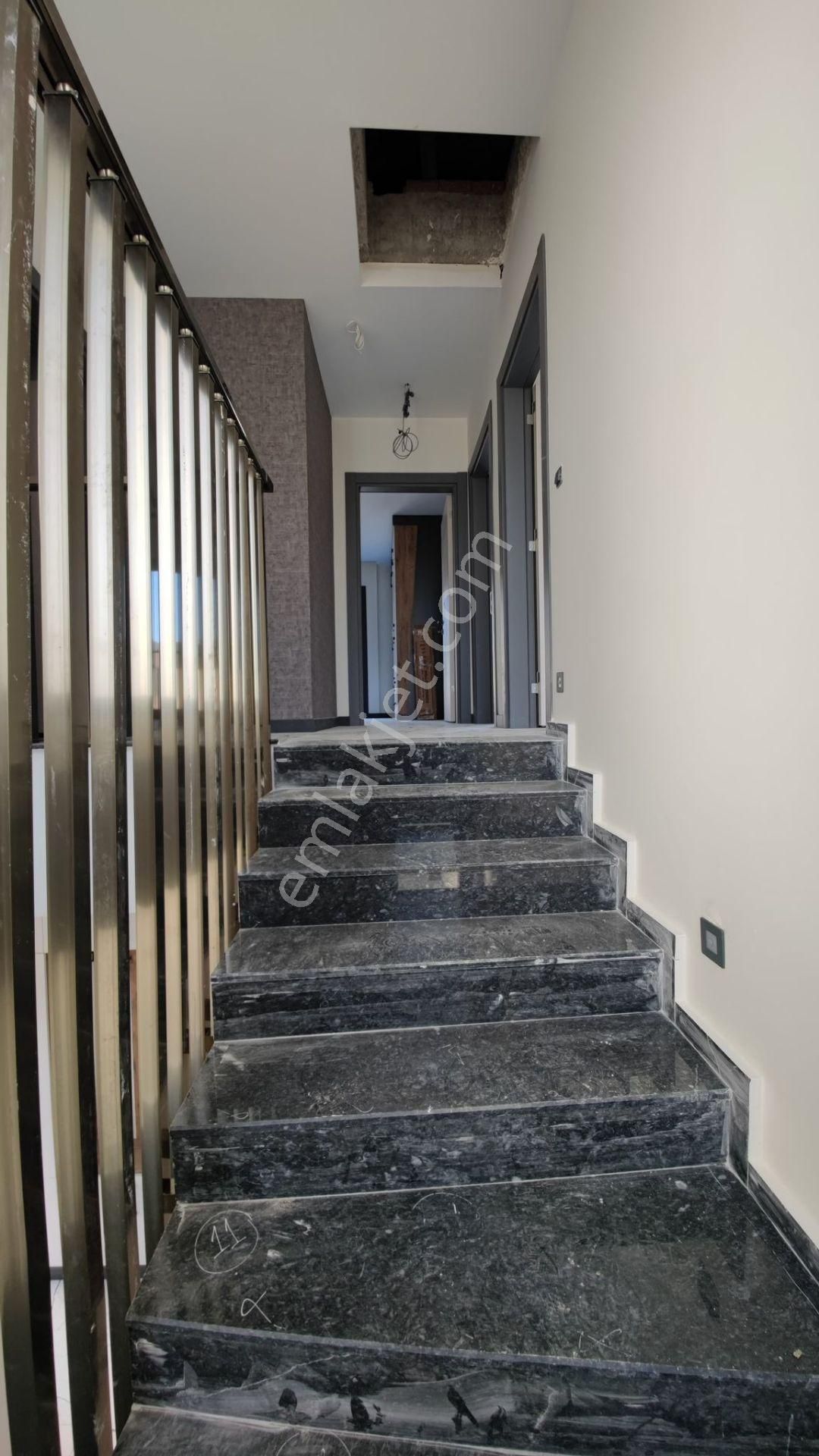 Kuşadası Avmler Bölgesinde 4+1 350m2 Arsa İçinde Özel Havuzlu Satılık Villa - Görsel 29