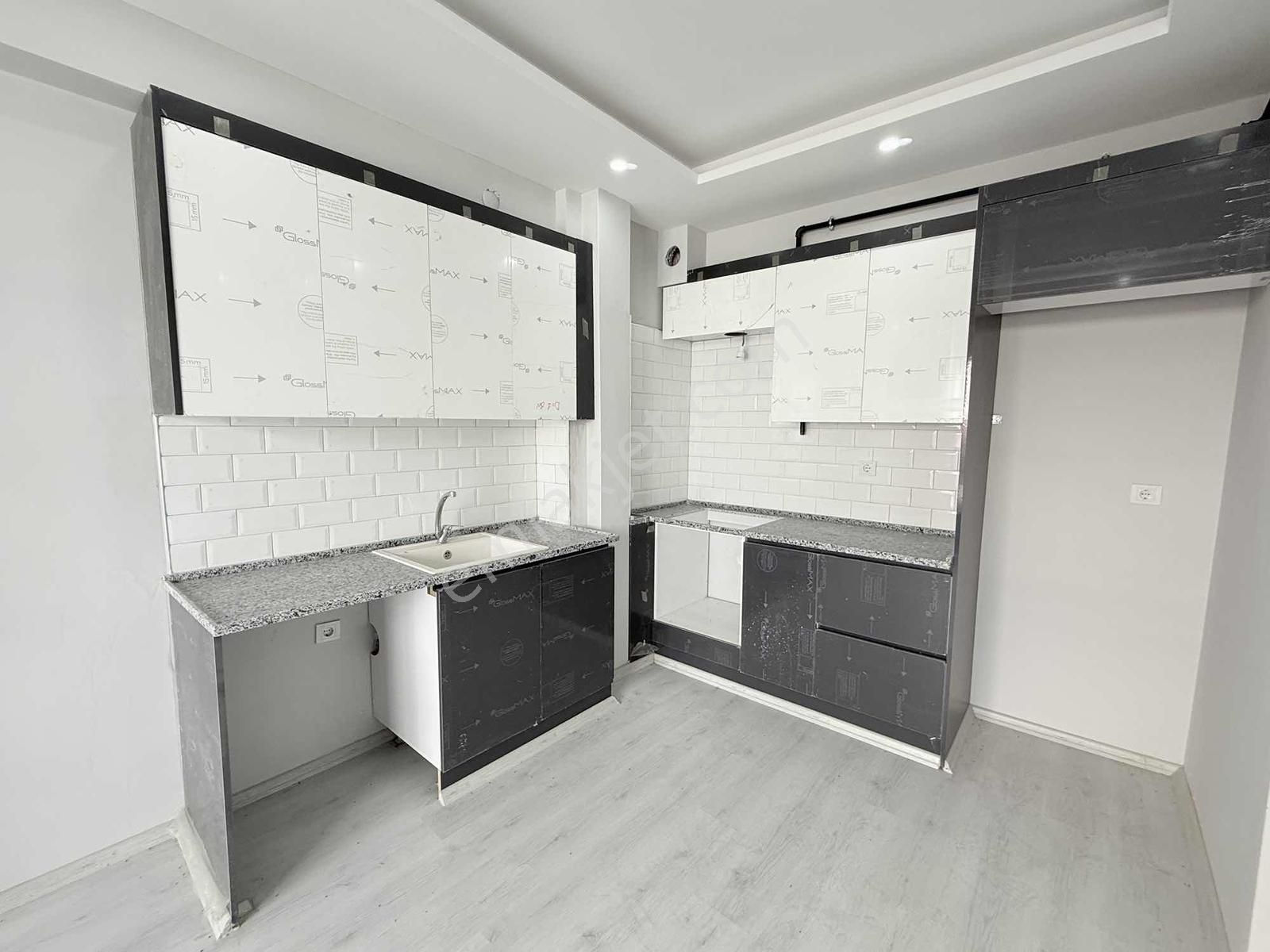 Emlak Center'dan 50.yıl Mah Satılık 2+1 Sıfır Daire