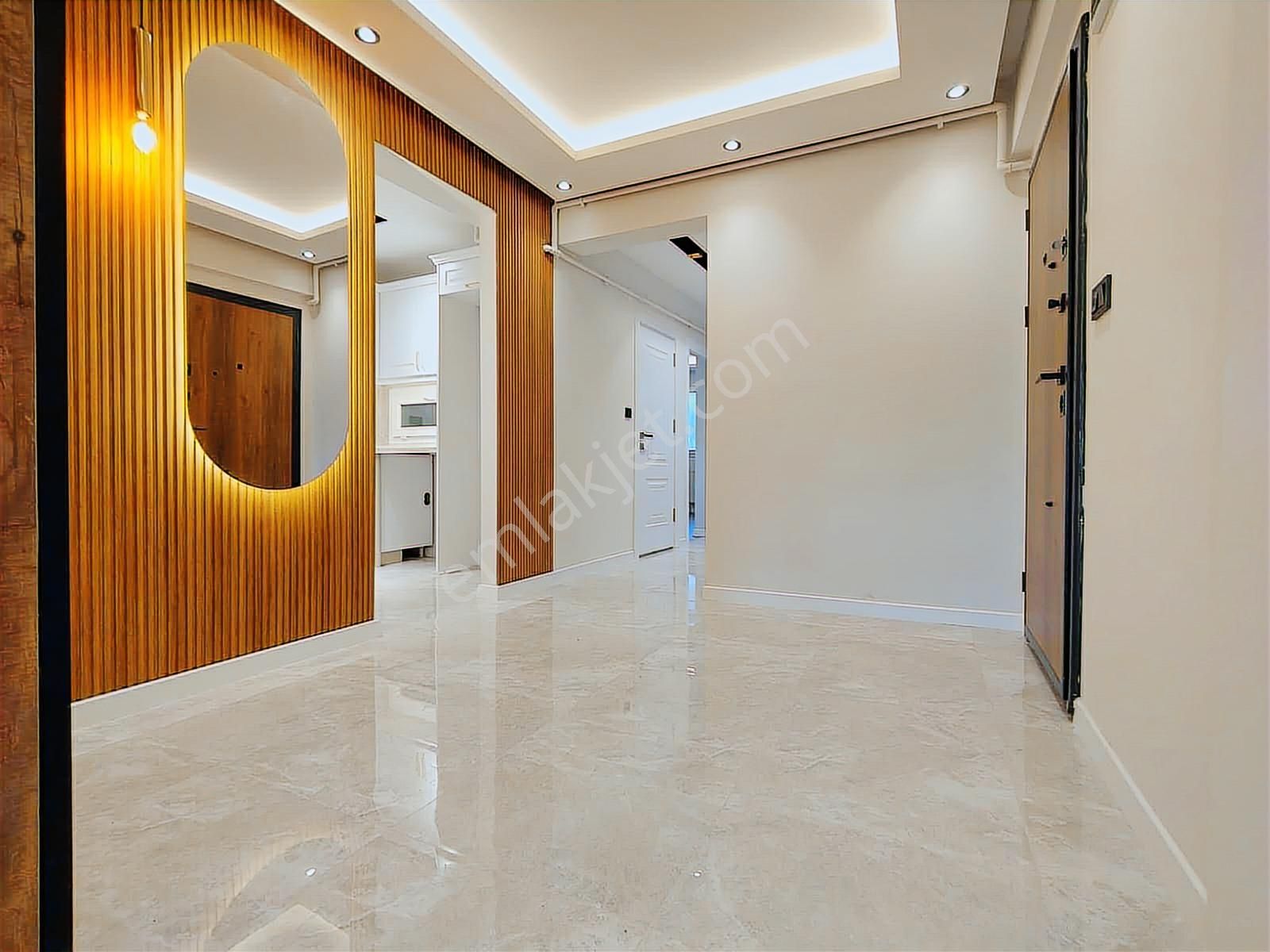 Balçova Ata Caddesin'de Asansörlü Ultra Lüx Satılık 3+1 Daire - Görsel 2