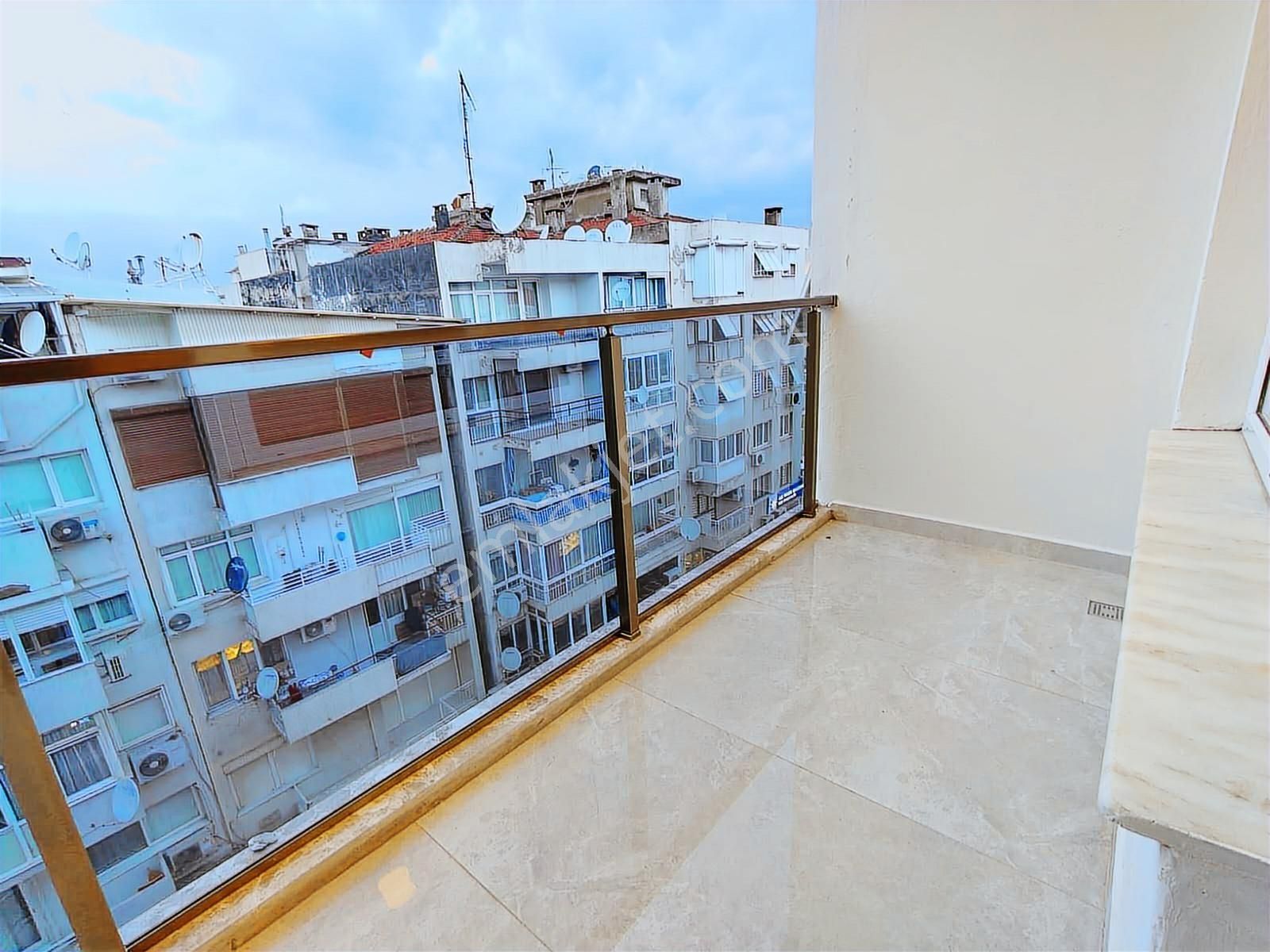 Balçova Ata Caddesin'de Asansörlü Ultra Lüx Satılık 3+1 Daire - Görsel 10