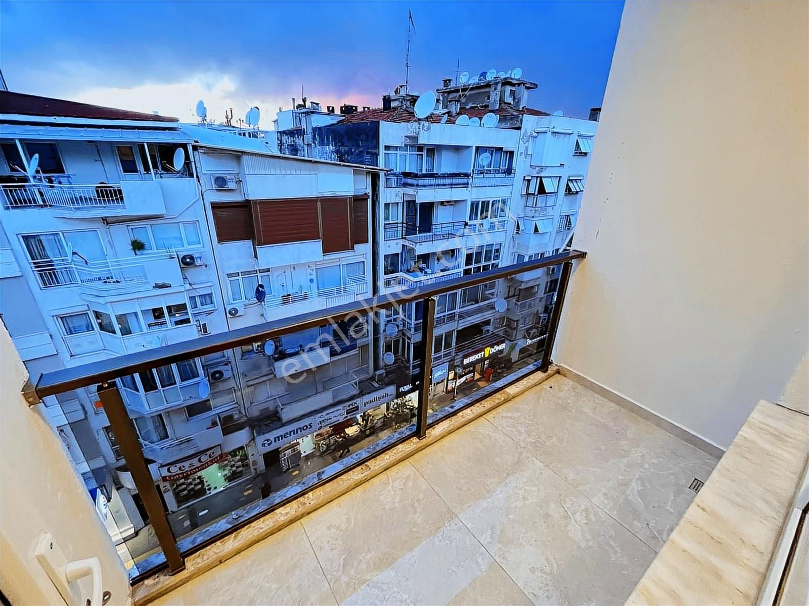 Balçova Ata Caddesin'de Asansörlü Ultra Lüx Satılık 3+1 Daire - Görsel 11