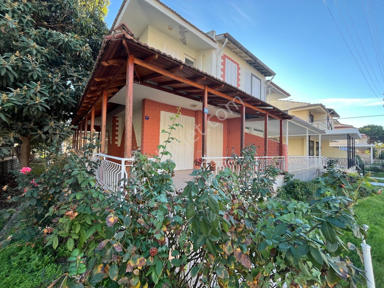 Kuşadası Sahilde Plaja Yakın 3+1 Satılık Dubleks Yazlık