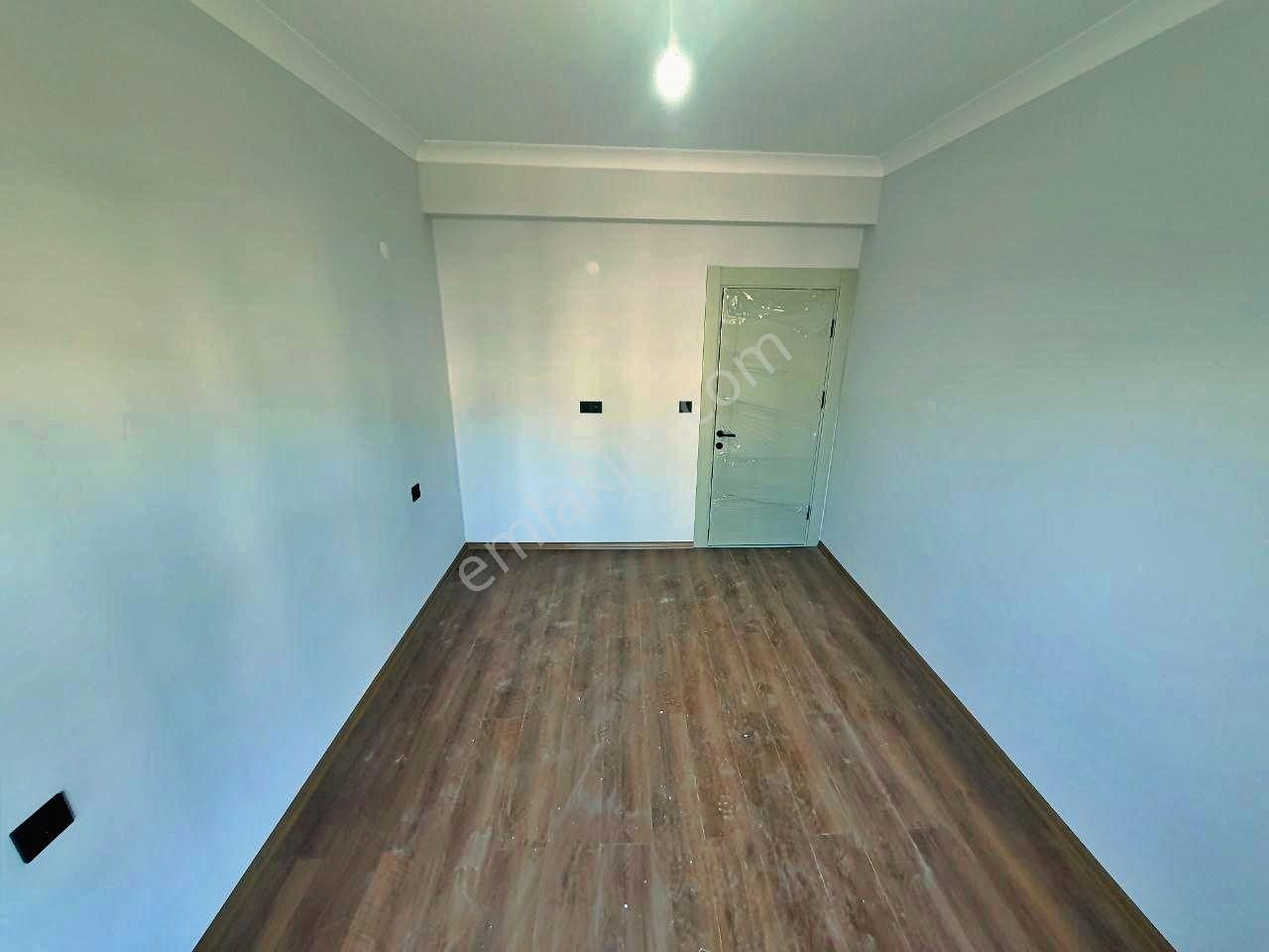 Uytundan Kadıköyde Kapalı Otoparklı Arakat Satılık1+1 Lüks Daire - Görsel 5