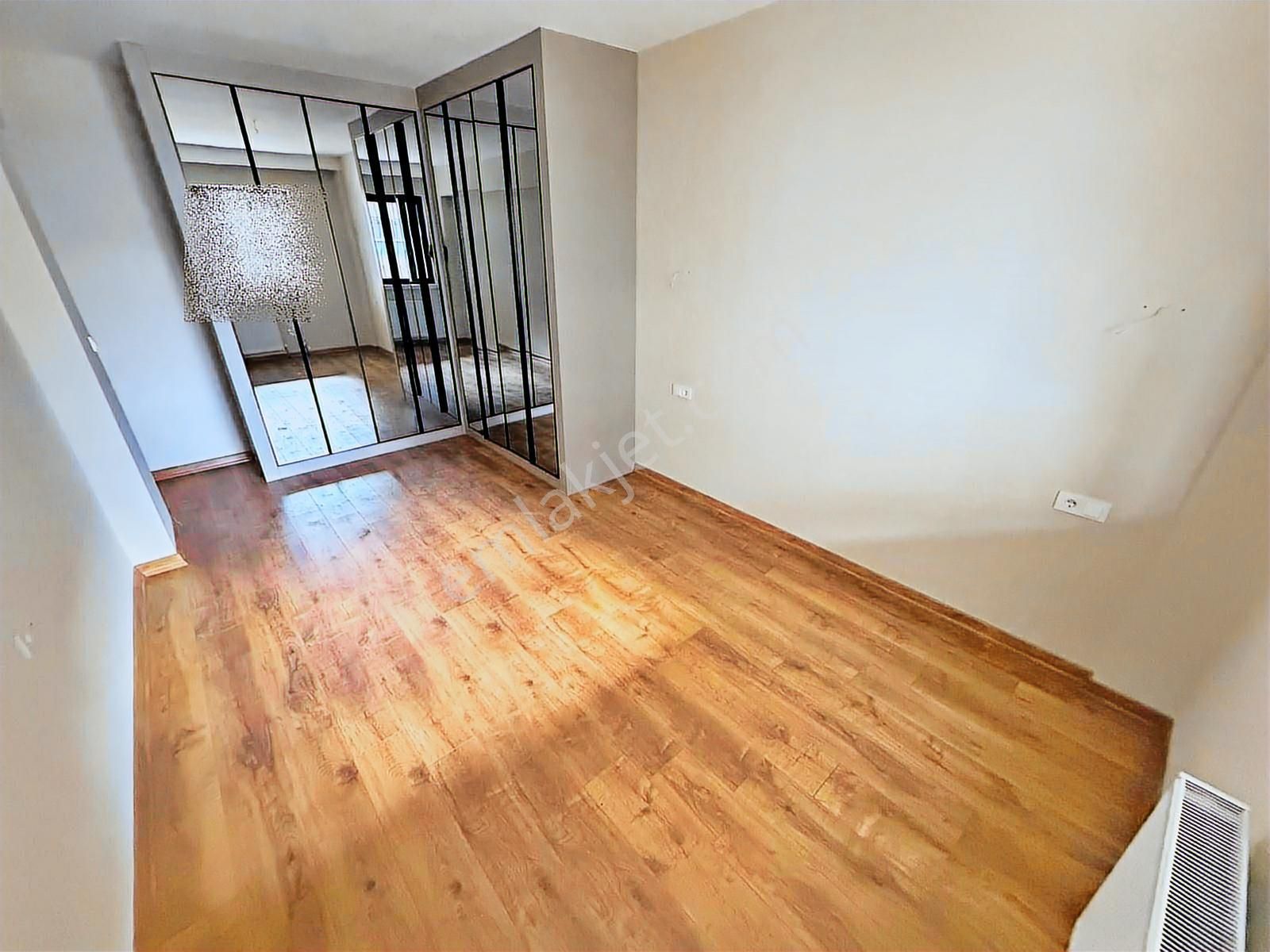 Yuvam'dan Ön Cephe İşçilik Harikası Giyinme Odalı Mega Lüks 3+1 - Görsel 10