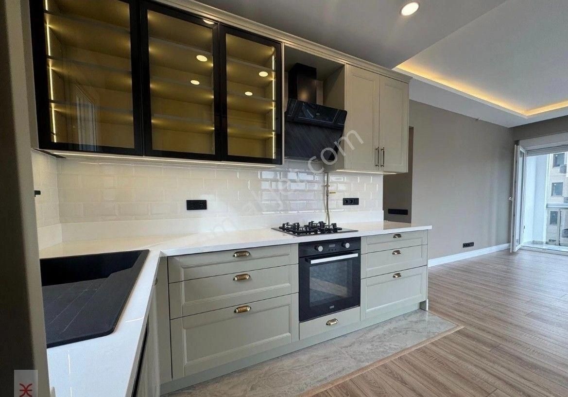 Erenköy Ömerpaşada Oyuncakbmüzesi Yanı Havuzlu 2017 Yapımı 2+1 Şık Daire... - Görsel 14