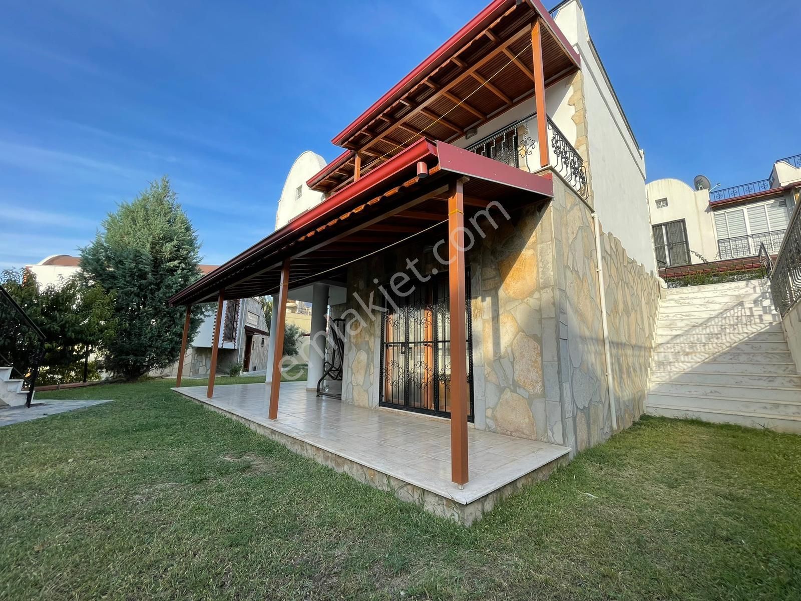 Kuşadası Sahil Sitelerinde 3+1 Müstakil Satılık Villa - Görsel 13
