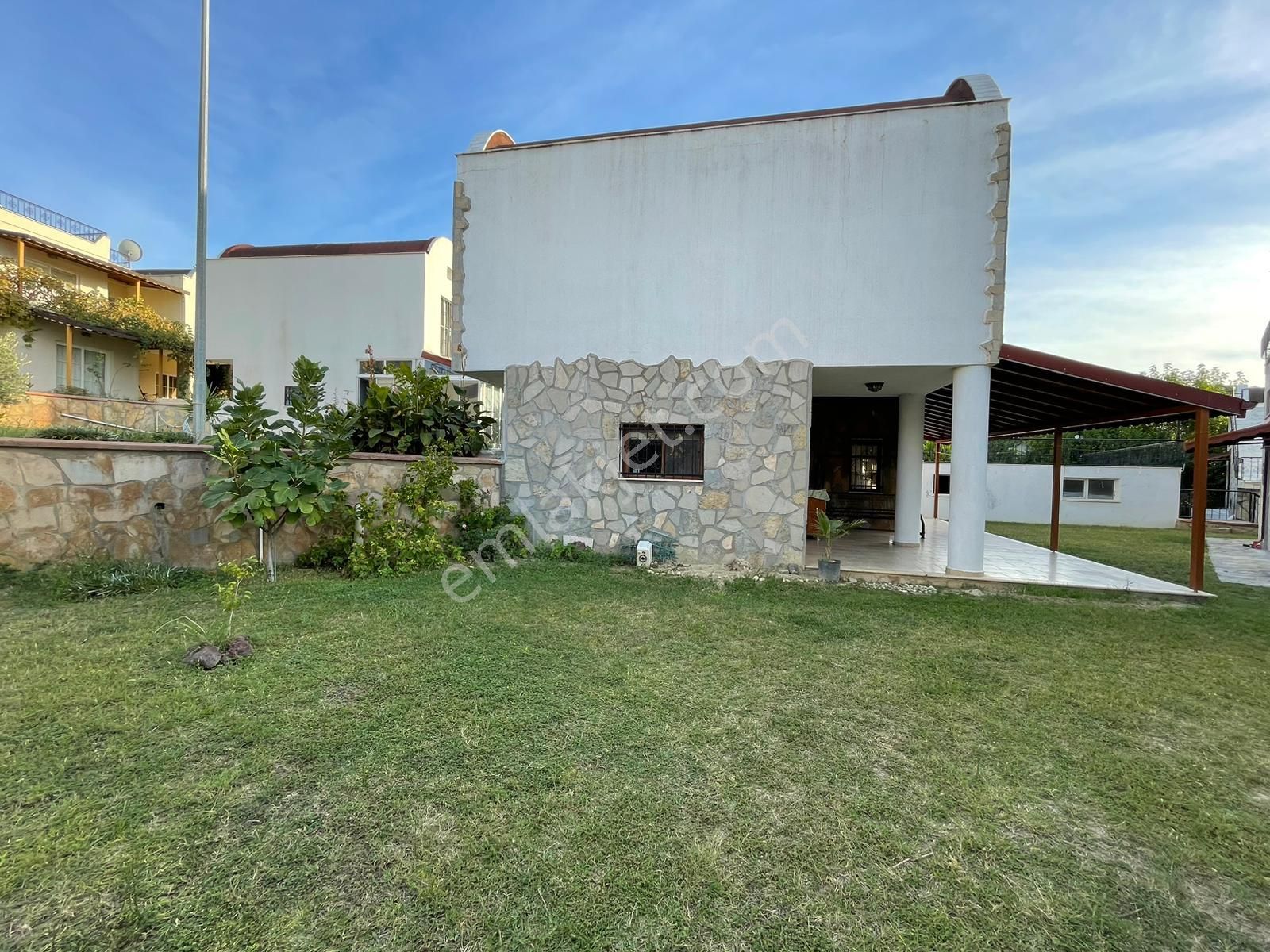 Kuşadası Sahil Sitelerinde 3+1 Müstakil Satılık Villa - Görsel 12