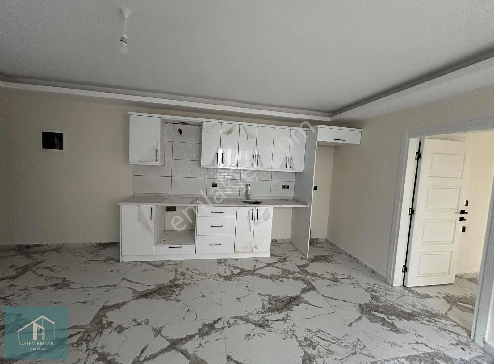 Merkezi Lokasyonda Satılık Sıfır 1+1 Daire