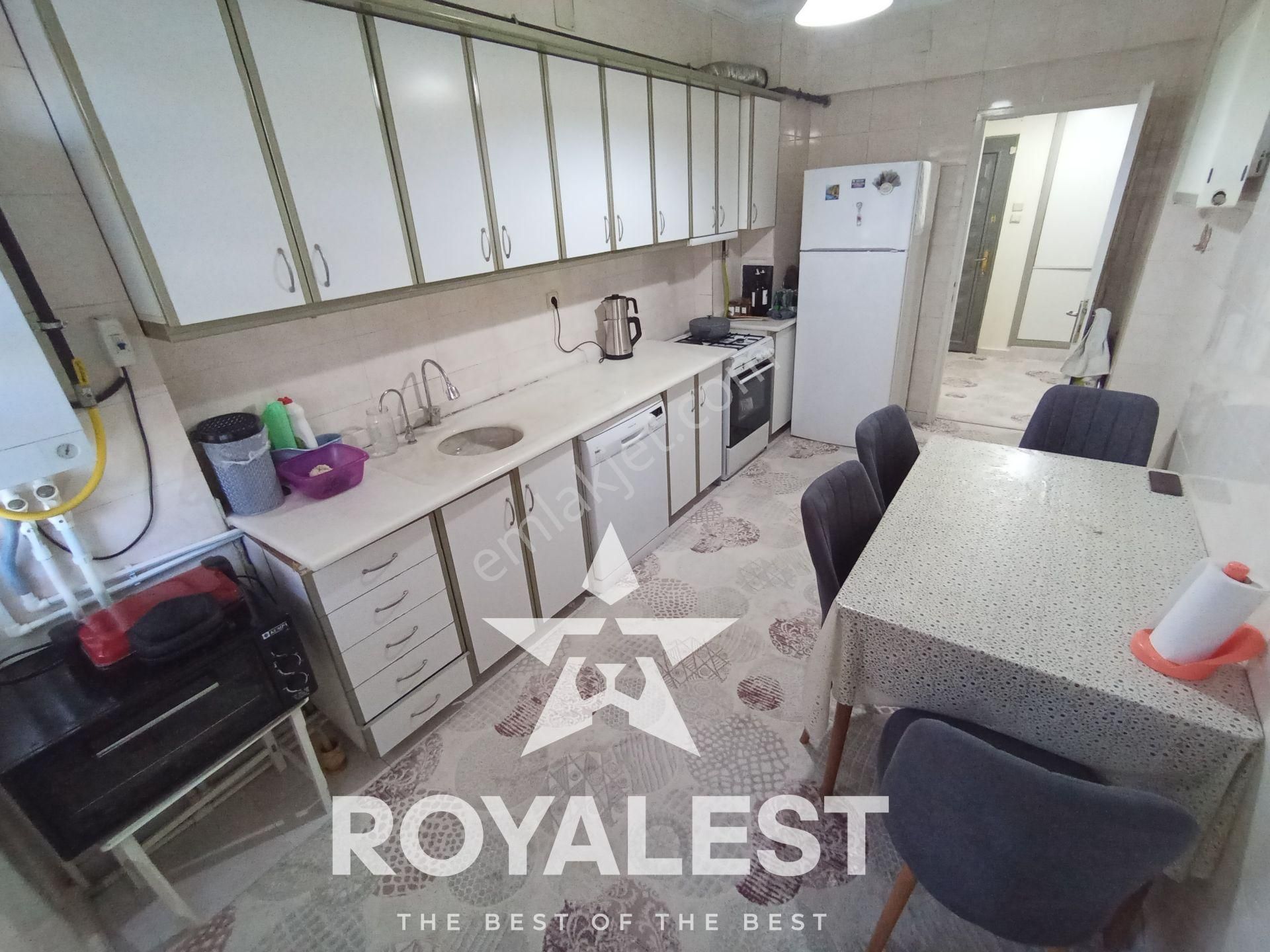 Royalest'ten Ana Cadde Üstü Geniş 3+1 Daire