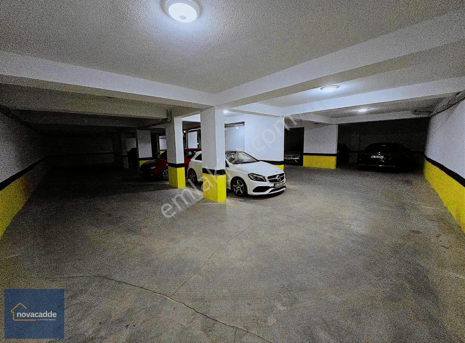 Üsküdar Güzeltepe'de Yeni Binada, Balkonlu 3+1 Kiralık Daire