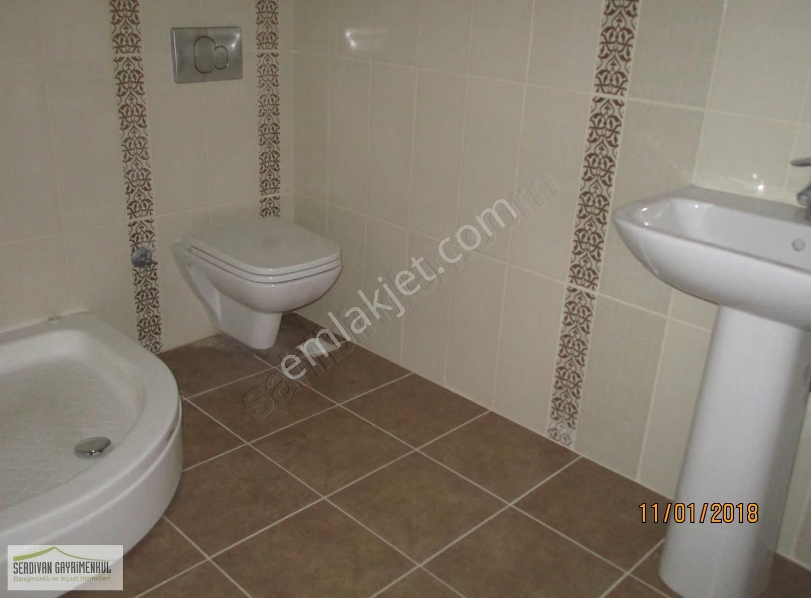 Serdivan Avm Civarında Kiralık 4+1 Daire..