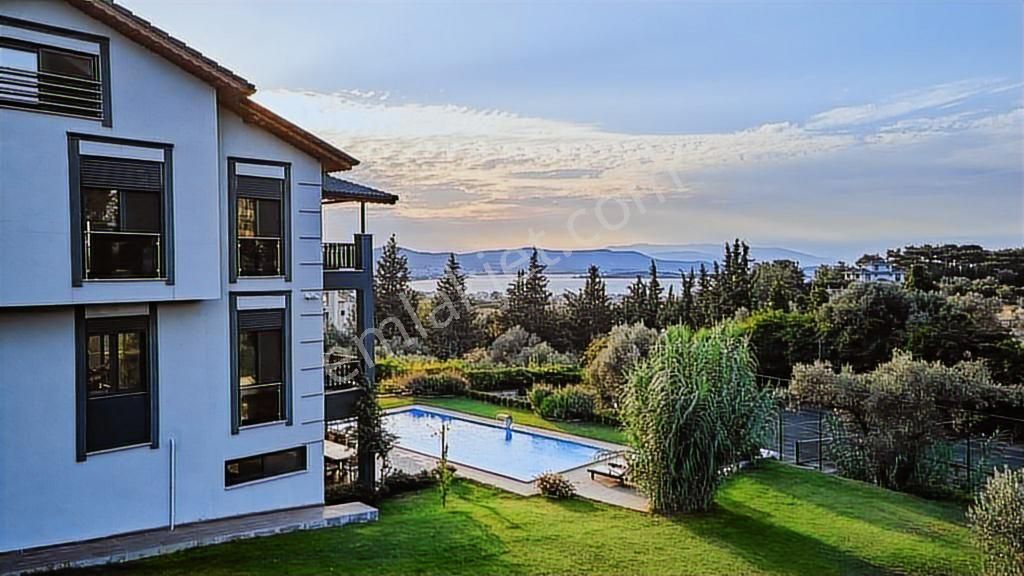 Urla Kalabak'ta, Müstakil Havuzlu Ve Tenis Kortlu Satılık Villa - Görsel 9