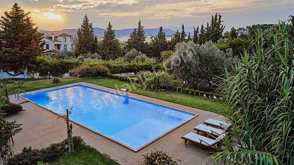 Urla Kalabak'ta, Müstakil Havuzlu Ve Tenis Kortlu Satılık Villa - Görsel 12