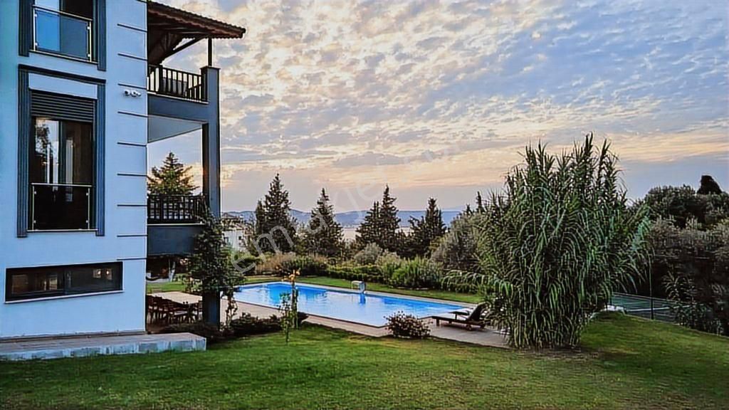 Urla Kalabak'ta, Müstakil Havuzlu Ve Tenis Kortlu Satılık Villa - Görsel 8