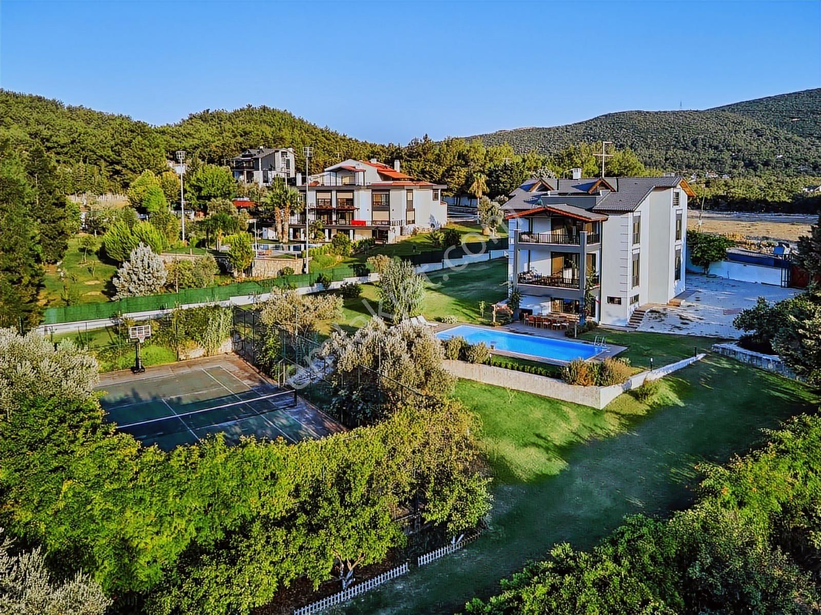 Urla Kalabak'ta, Müstakil Havuzlu Ve Tenis Kortlu Satılık Villa - Görsel 10