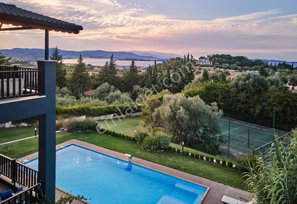 Urla Kalabak'ta, Müstakil Havuzlu Ve Tenis Kortlu Satılık Villa - Görsel 14