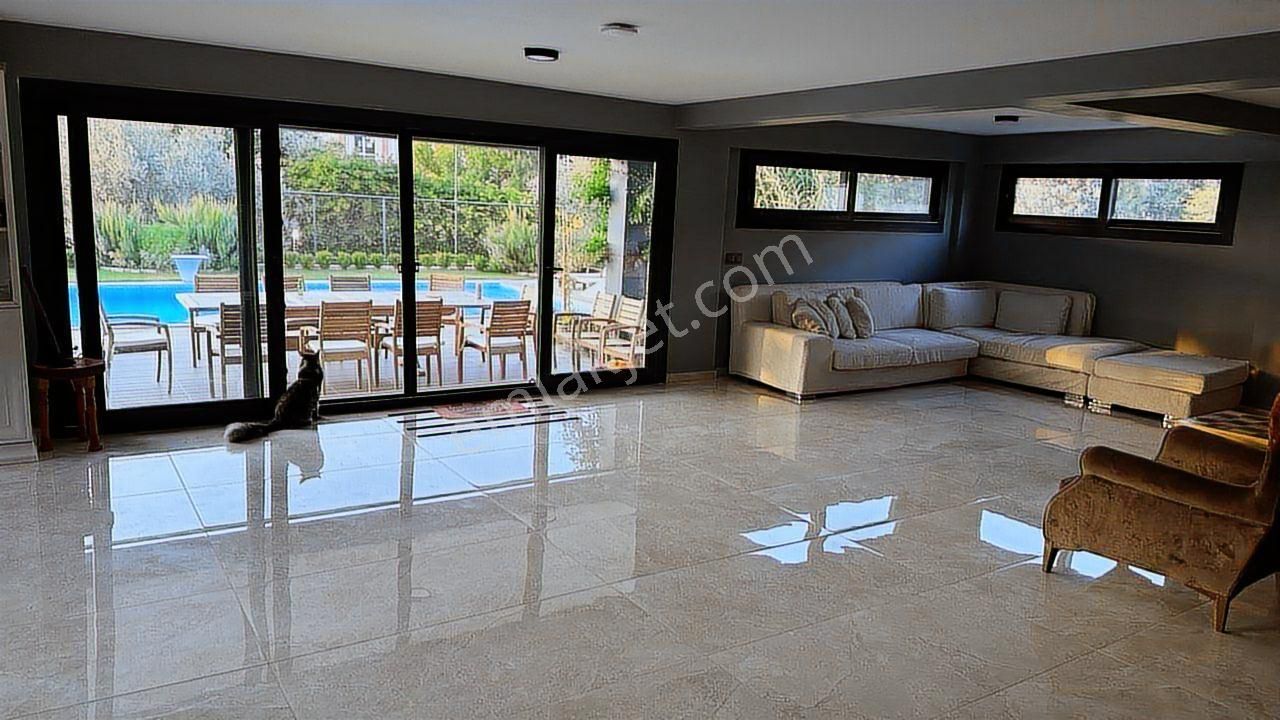 Urla Kalabak'ta, Müstakil Havuzlu Ve Tenis Kortlu Satılık Villa - Görsel 4