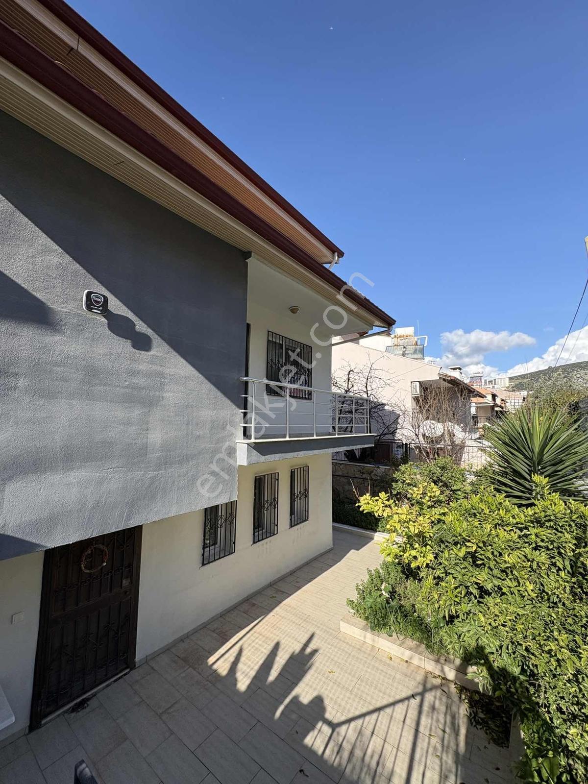 Merkezde Mavi Yaka Sitesinin En Büyüğü 5+2 Satılık Villa - Görsel 13