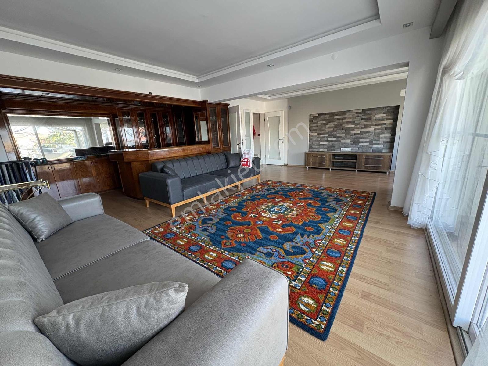 Merkezde Mavi Yaka Sitesinin En Büyüğü 5+2 Satılık Villa - Görsel 3