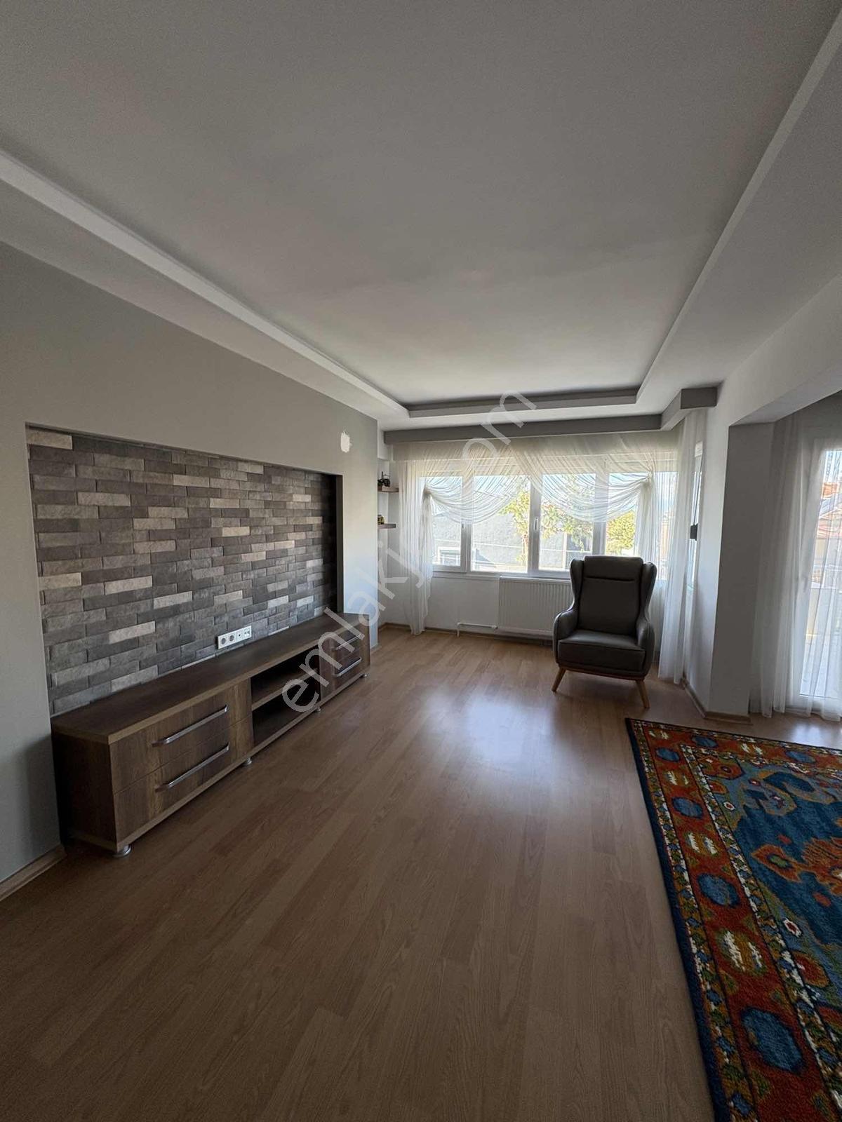 Merkezde Mavi Yaka Sitesinin En Büyüğü 5+2 Satılık Villa - Görsel 2