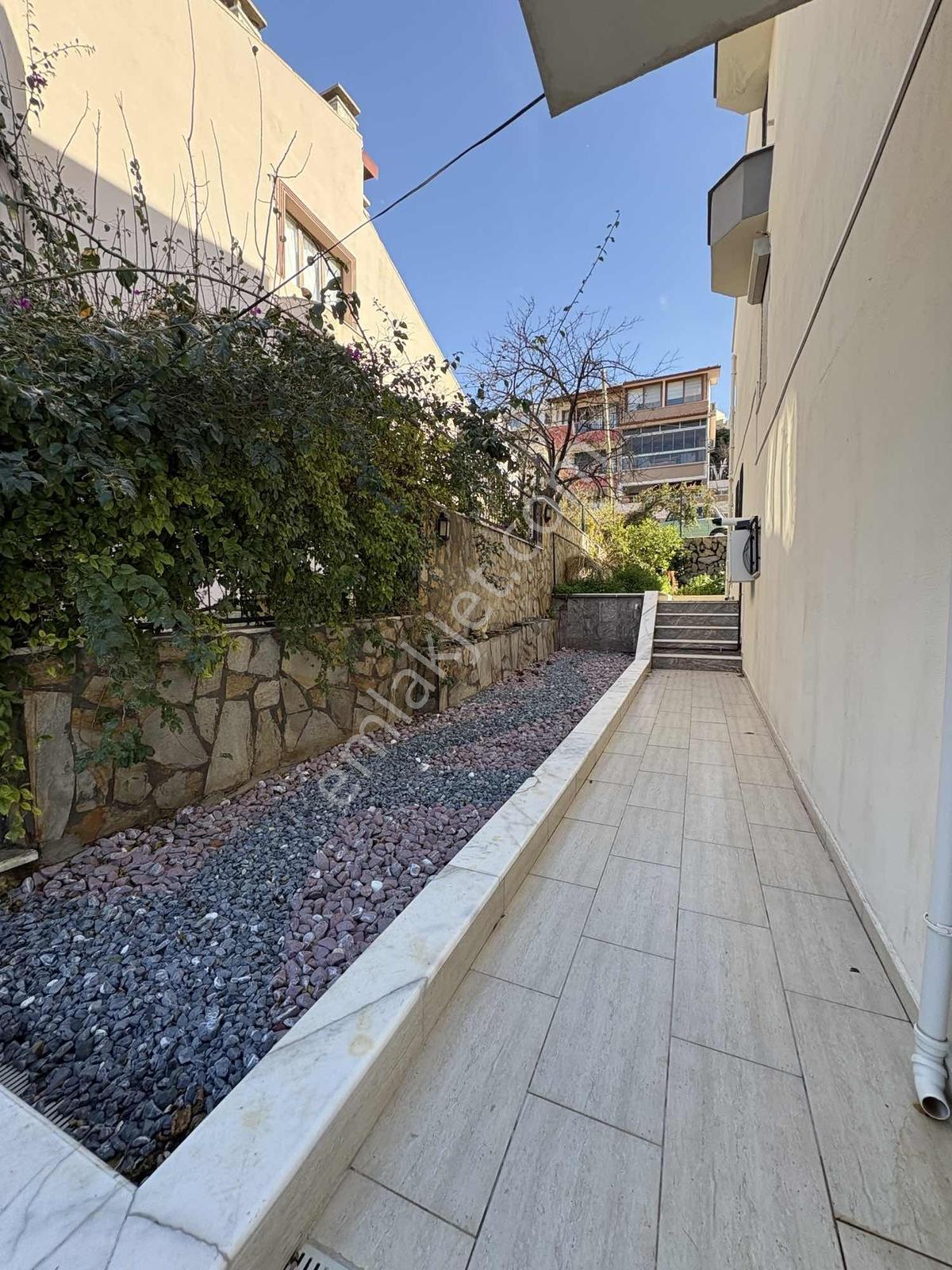 Merkezde Mavi Yaka Sitesinin En Büyüğü 5+2 Satılık Villa - Görsel 10
