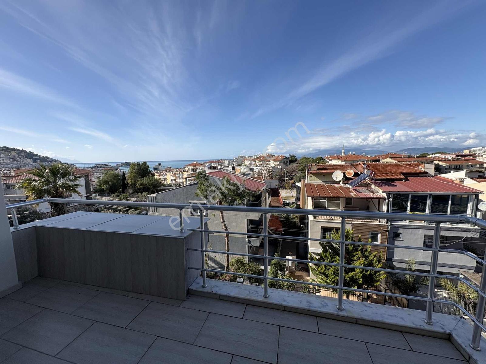 Merkezde Mavi Yaka Sitesinin En Büyüğü 5+2 Satılık Villa - Görsel 18