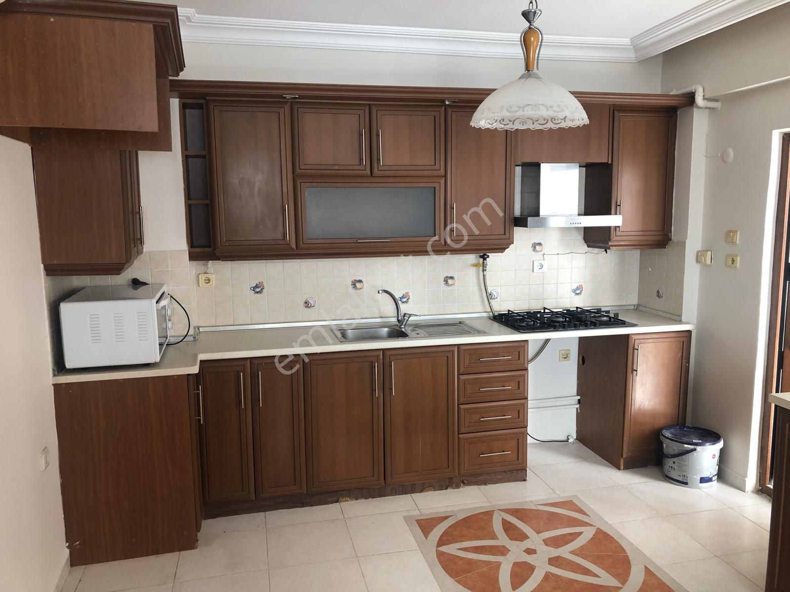 Furkan Emlaktan Bahçelievler Mah 3+1 1.kat 130 M2 Çift Balkonlu Dış Cepheli Arakat Fırsat Daire