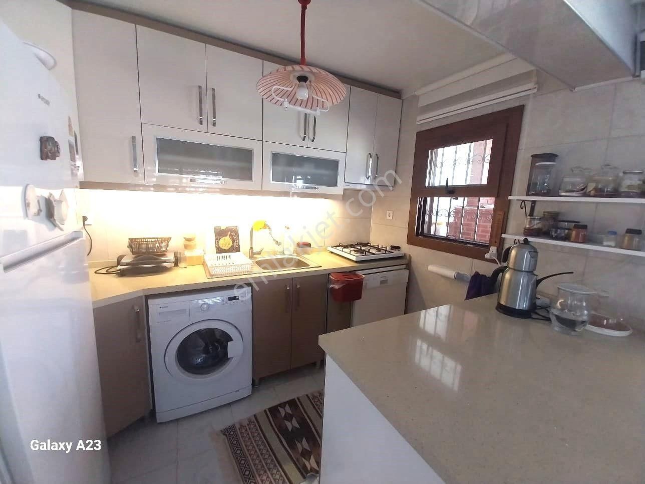 Kuşadası'nda Denize 3. Ev, Verandadan Deniz Manzaralı - Görsel 17