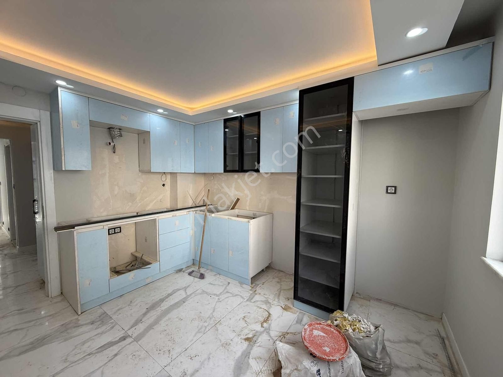 Emlak Center'dan Yarhasanlar Mah Satılık 3+1 Ara Kat Daire