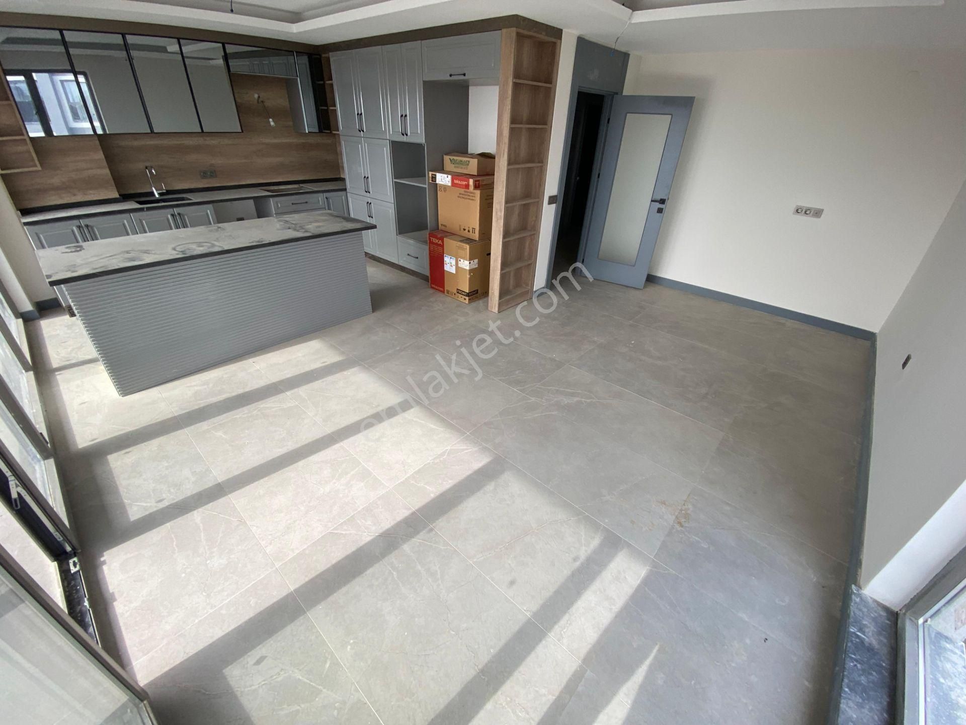 Çiçekli Mahallesinde Sıfır Sitede E.banyolu Giyinme Odalı Satılık Daire